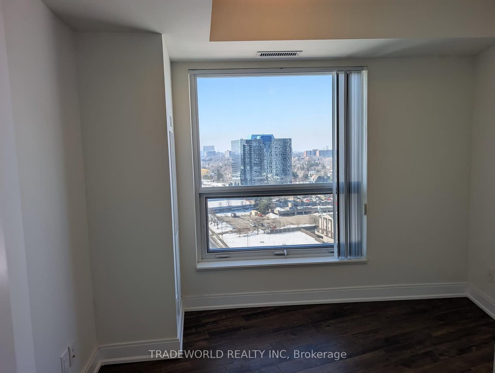 135 Village Green Square, Unit 1622 thumbnail 8