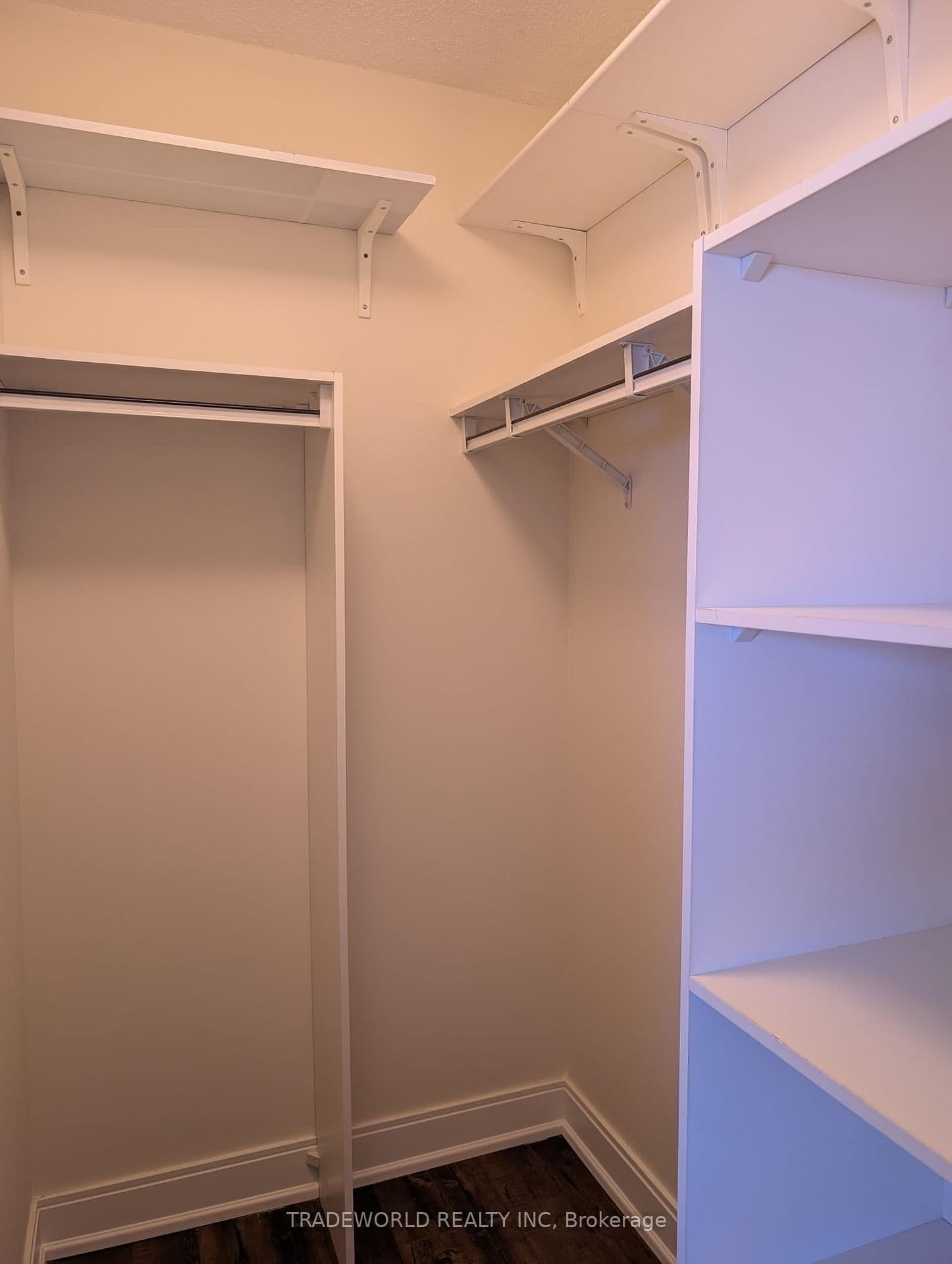 135 Village Green Square, Unit 1622 thumbnail 9