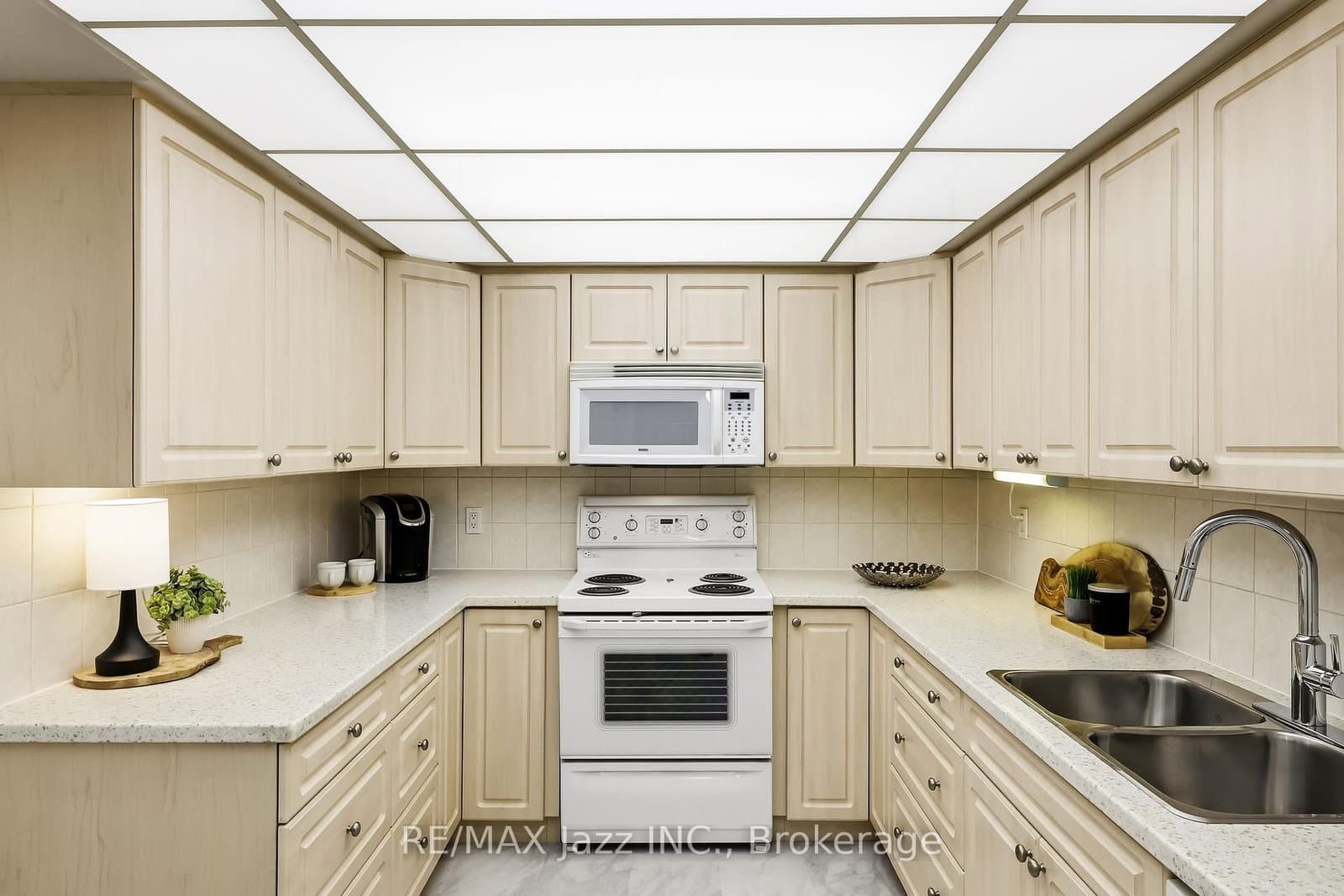 1995 Royal Road, Unit 115 thumbnail 4