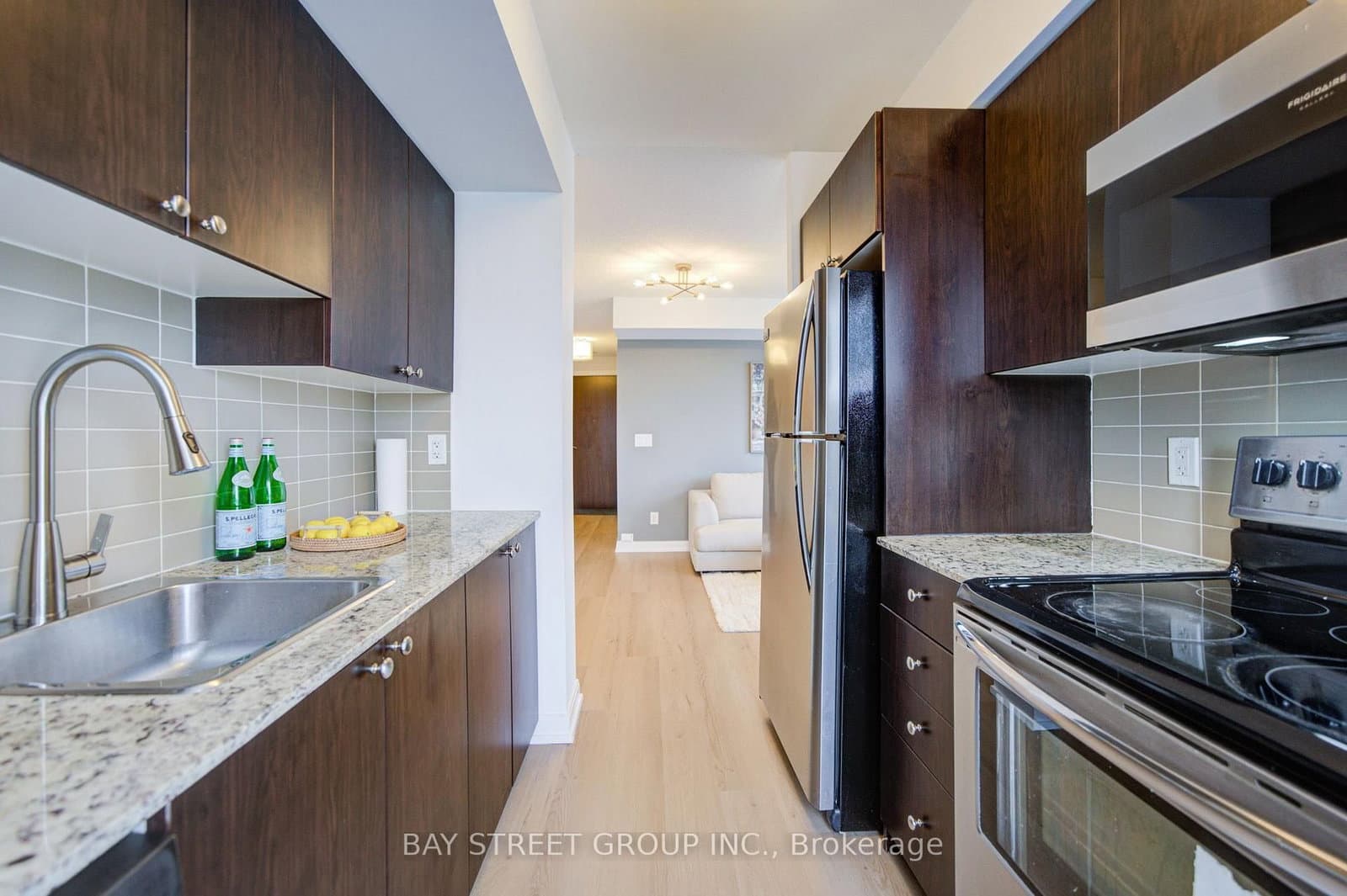 151 Village Green Square, Unit 1908 thumbnail 10