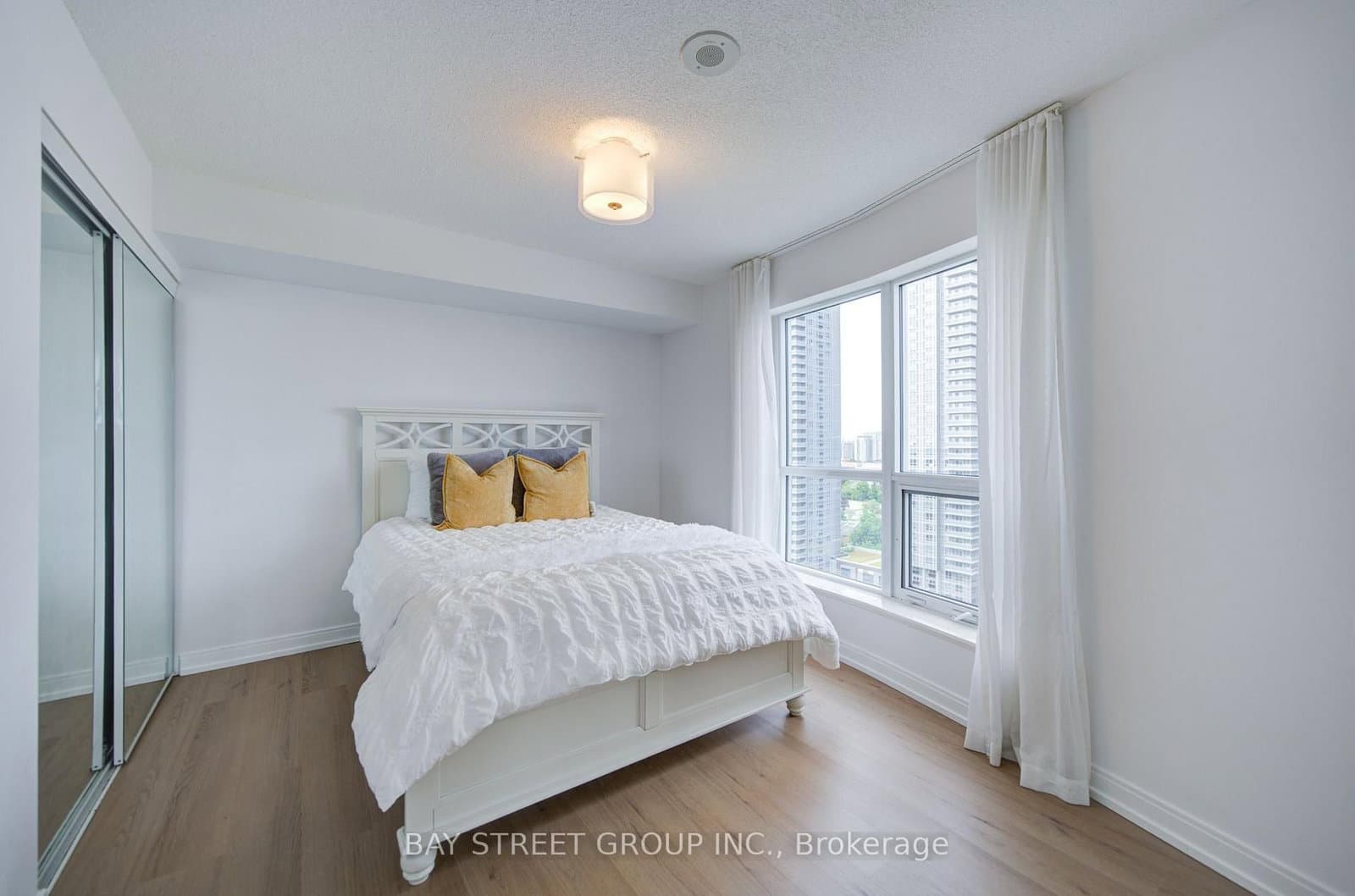 151 Village Green Square, Unit 1908 thumbnail 12