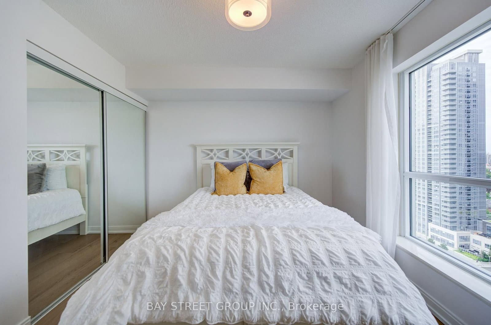 151 Village Green Square, Unit 1908 thumbnail 13