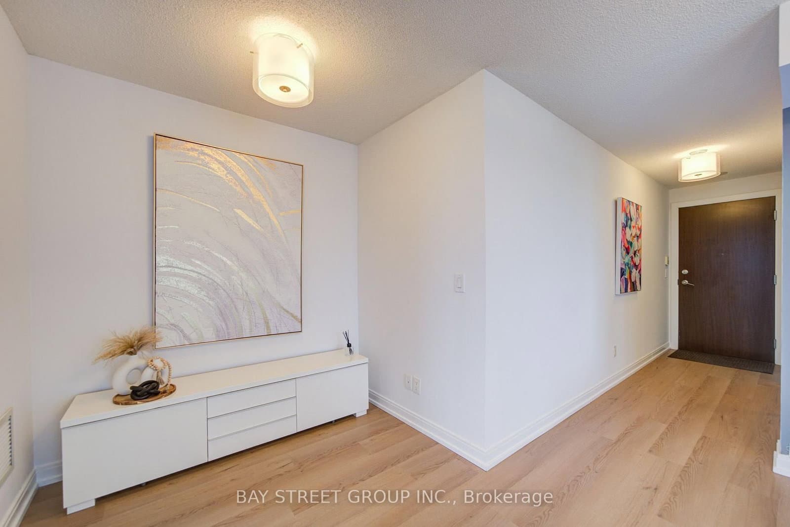 151 Village Green Square, Unit 1908 thumbnail 17