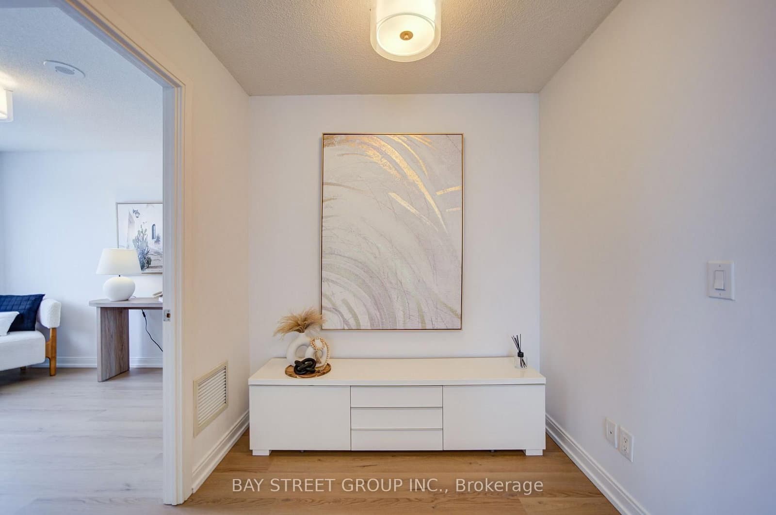 151 Village Green Square, Unit 1908 thumbnail 19