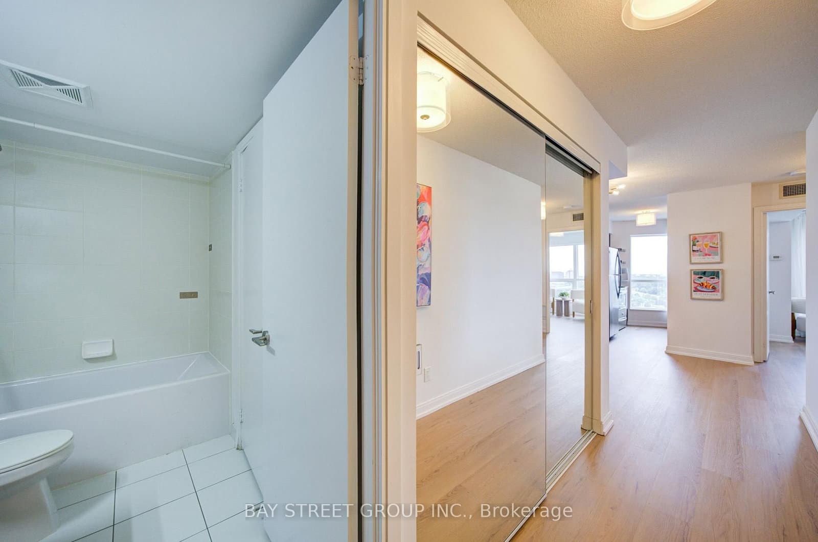 151 Village Green Square, Unit 1908 thumbnail 23