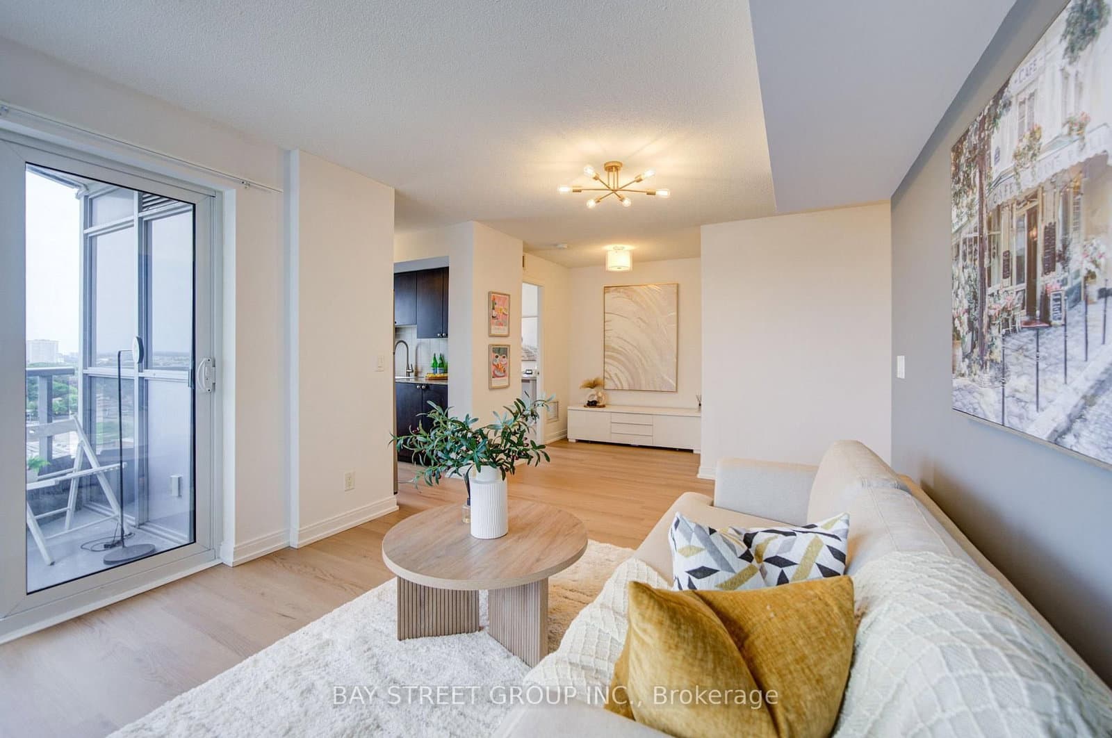 151 Village Green Square, Unit 1908 thumbnail 4