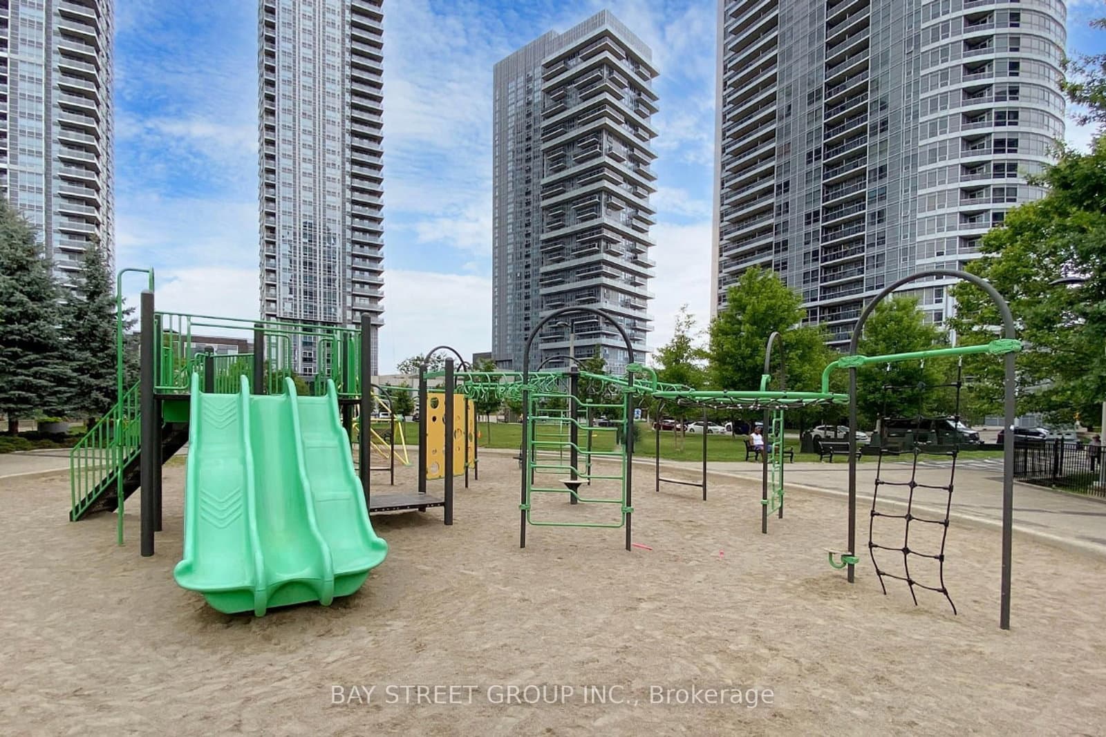 151 Village Green Square, Unit 1908 thumbnail 42
