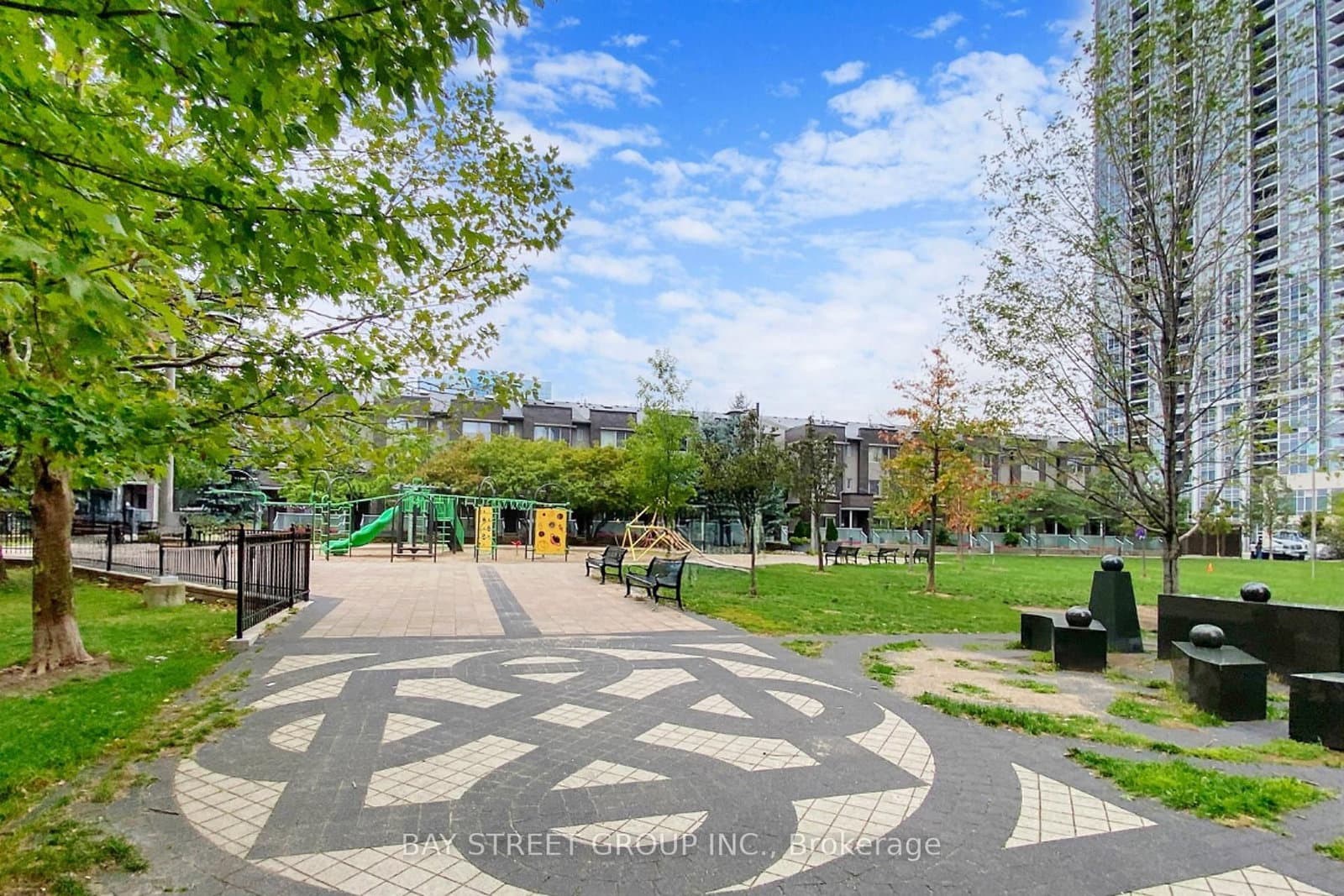 151 Village Green Square, Unit 1908 thumbnail 47