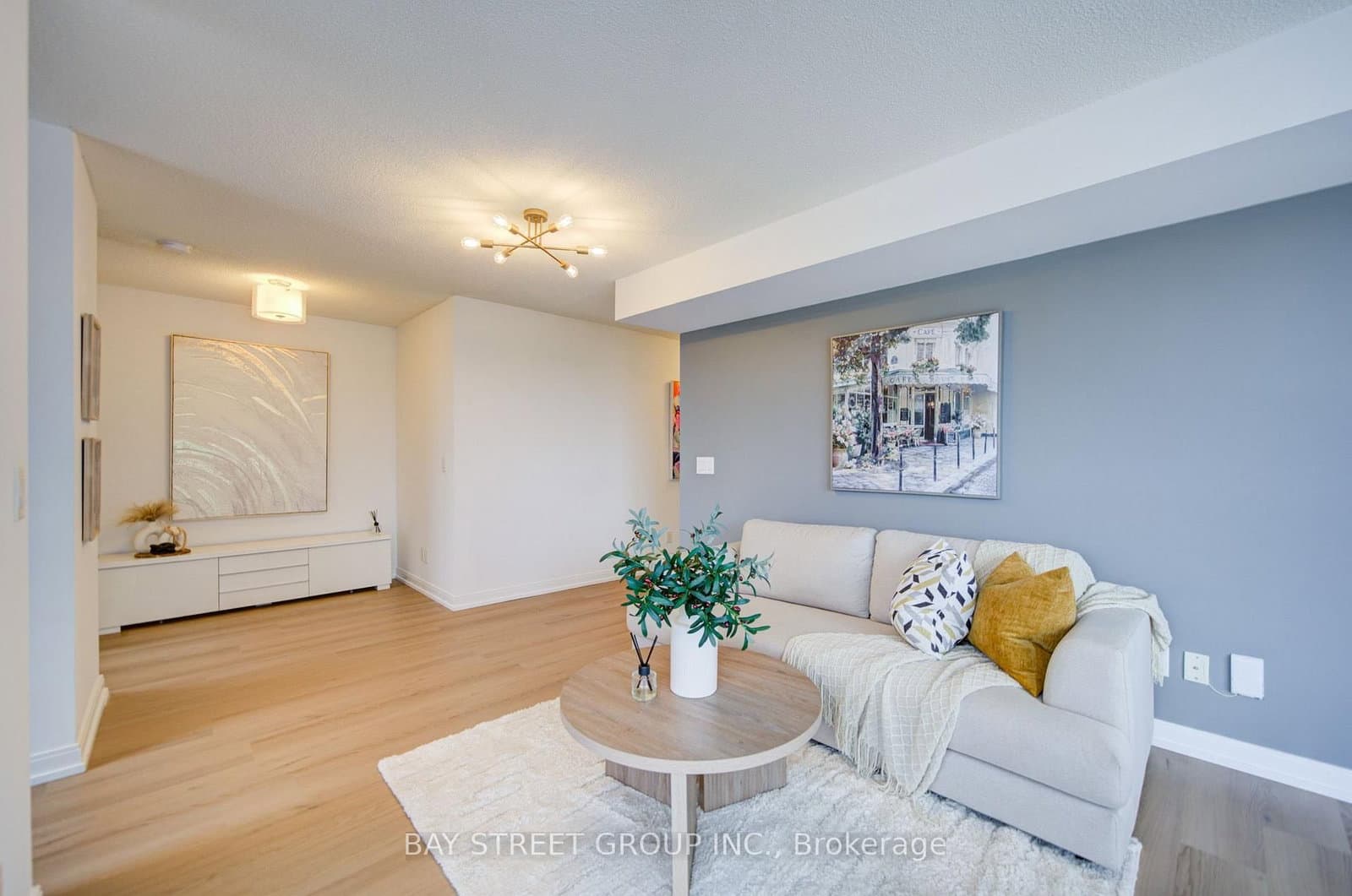 151 Village Green Square, Unit 1908 thumbnail 5