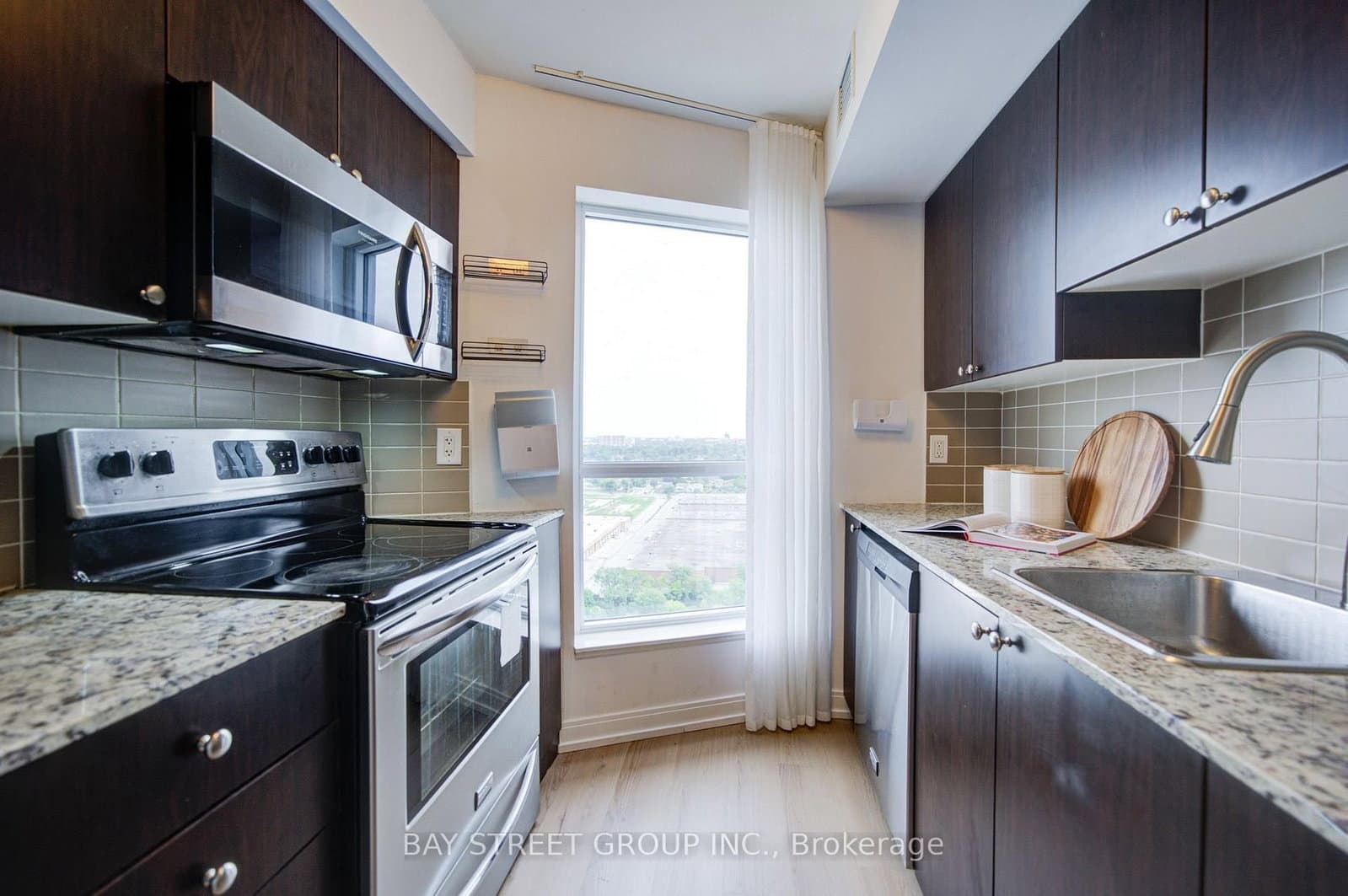 151 Village Green Square, Unit 1908 thumbnail 8