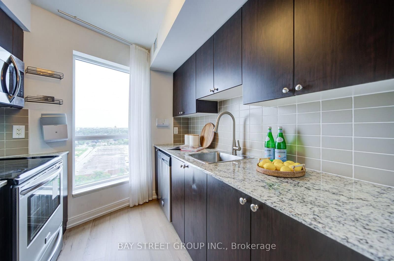 151 Village Green Square, Unit 1908 thumbnail 9