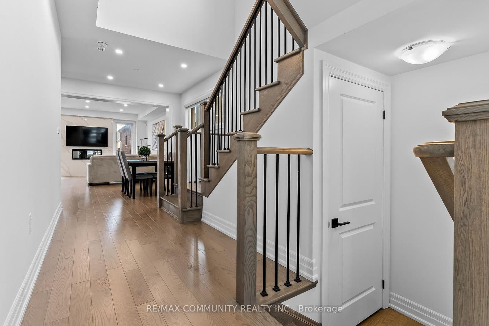 2879 Foxden Square thumbnail 5