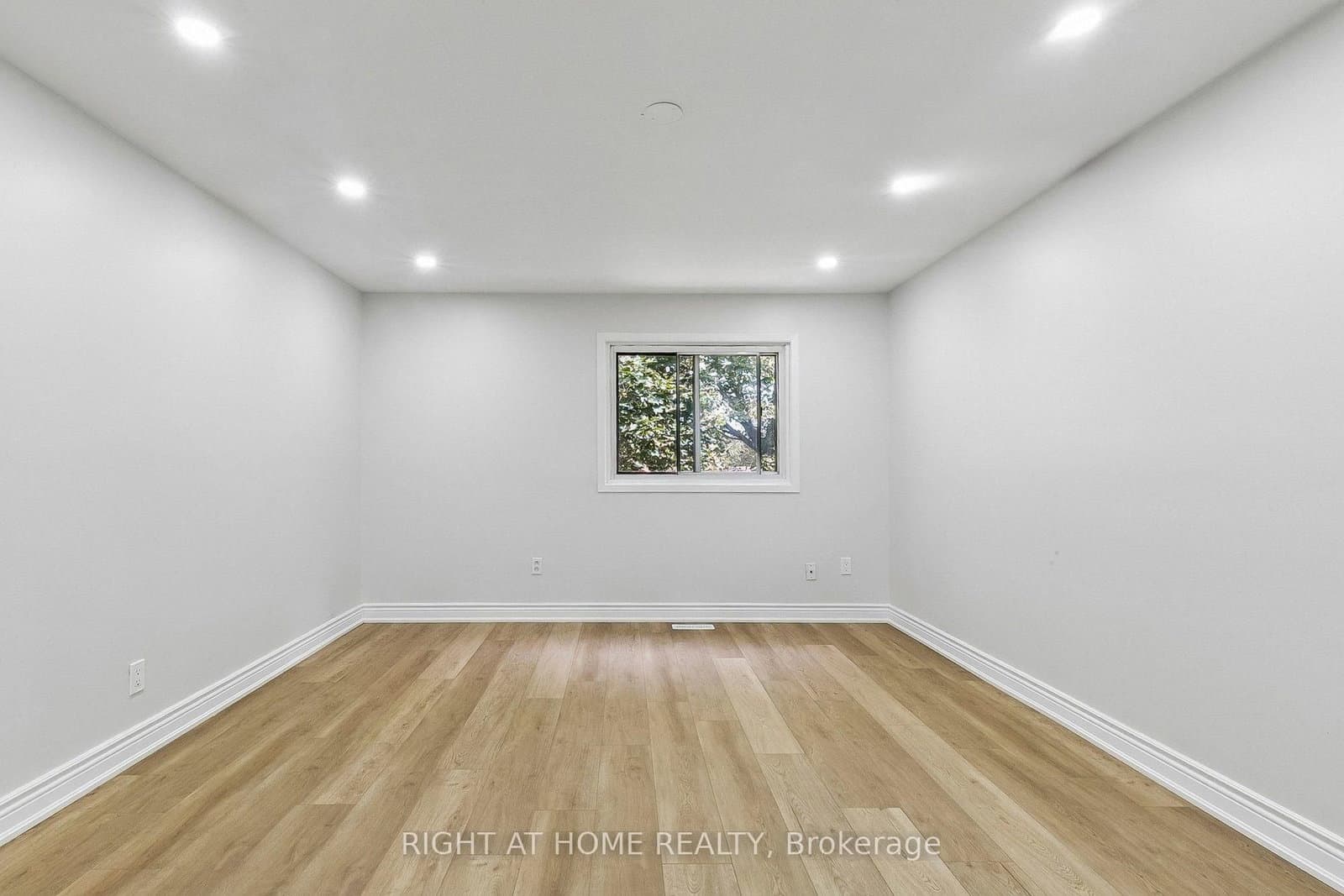 29 Cheatham Place thumbnail 15