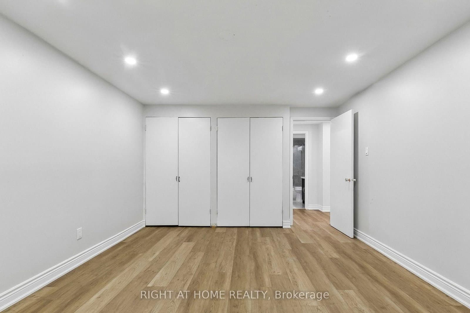29 Cheatham Place thumbnail 16