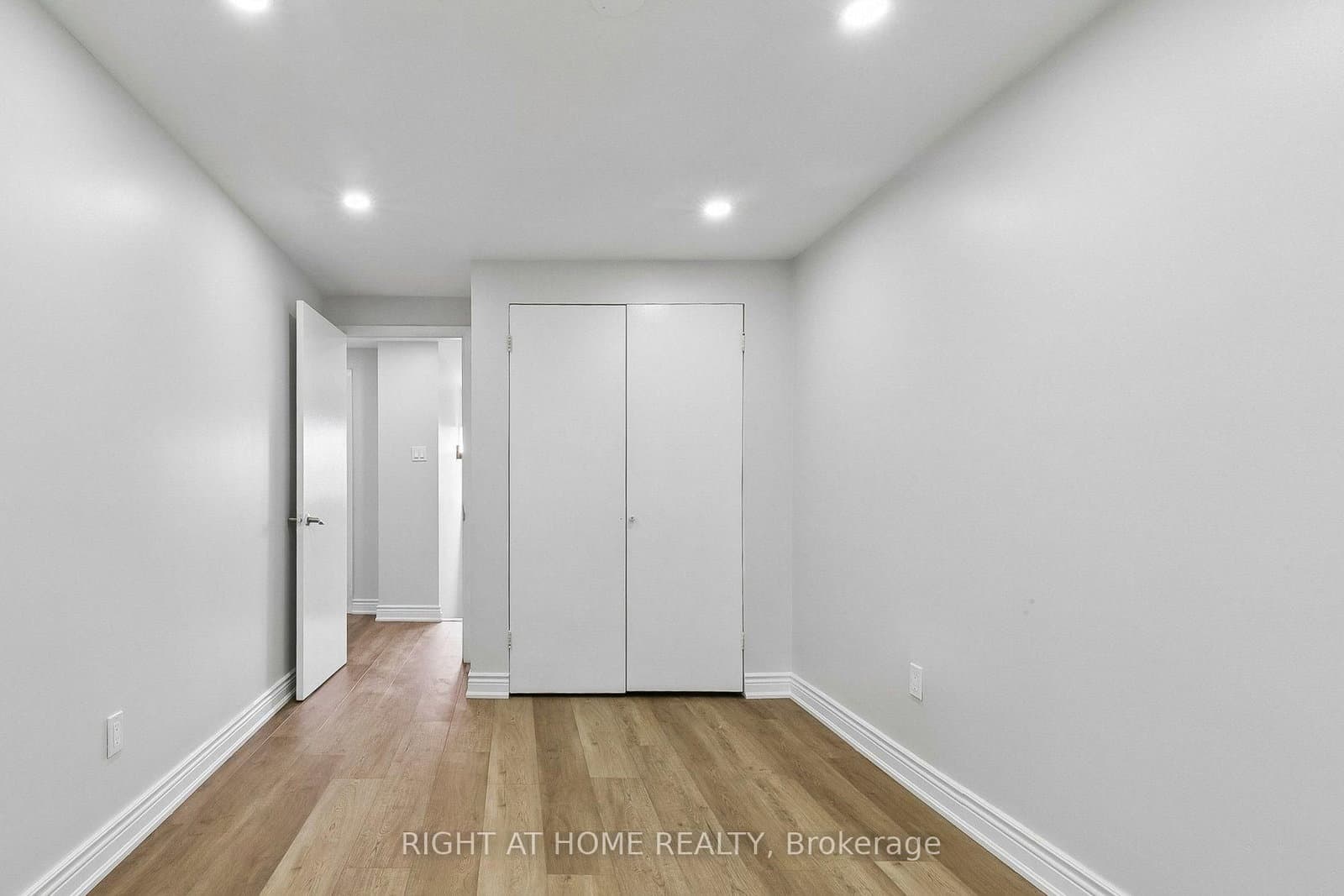 29 Cheatham Place thumbnail 18