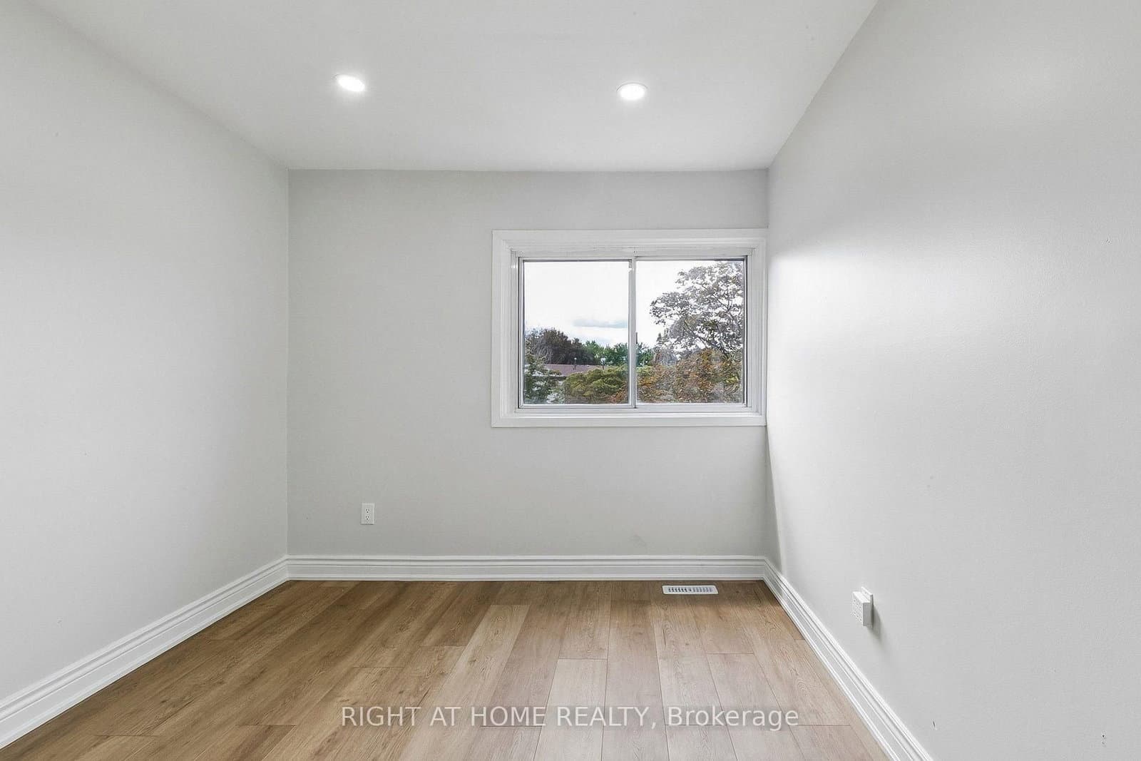 29 Cheatham Place thumbnail 19