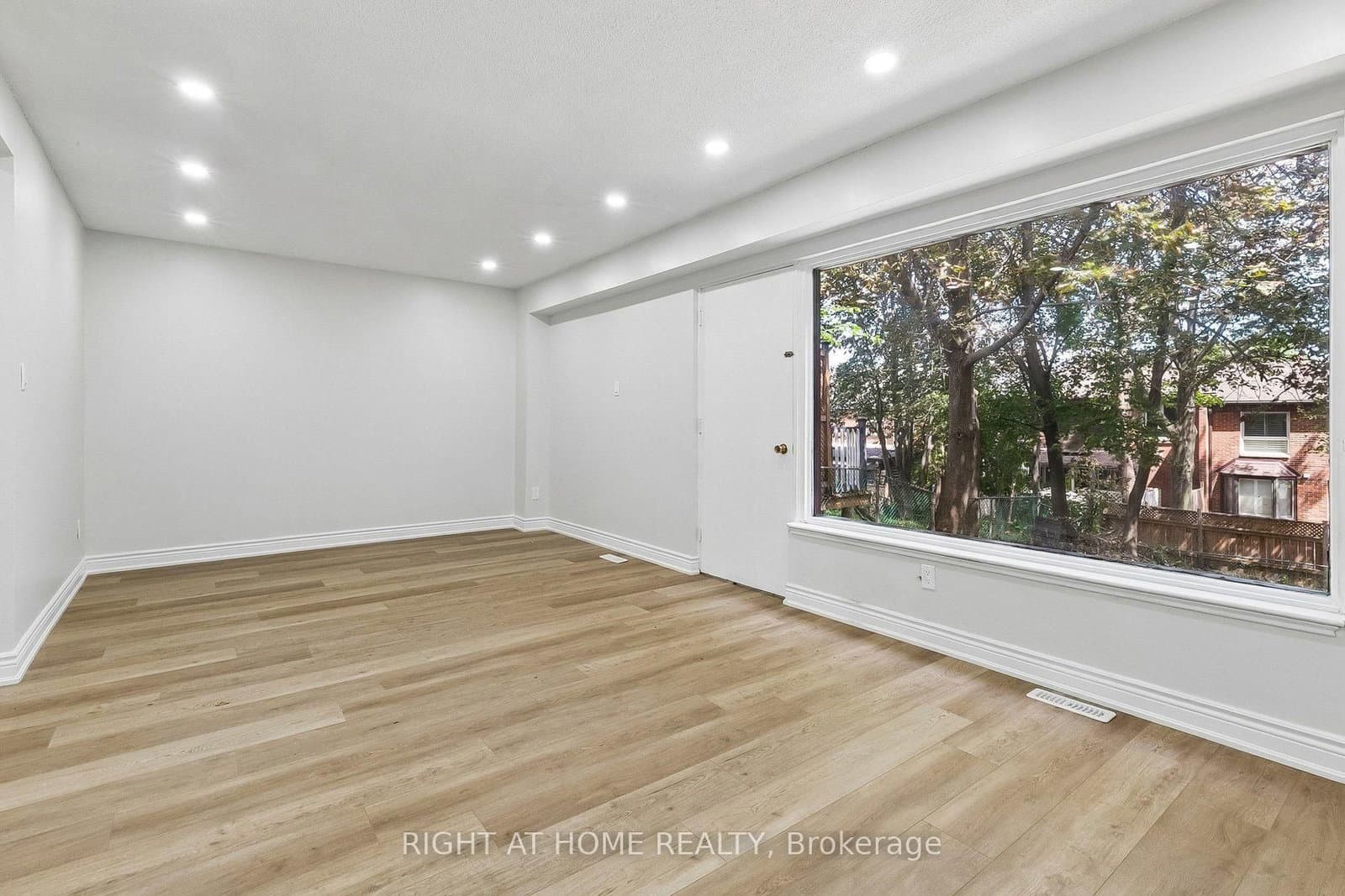 29 Cheatham Place thumbnail 9