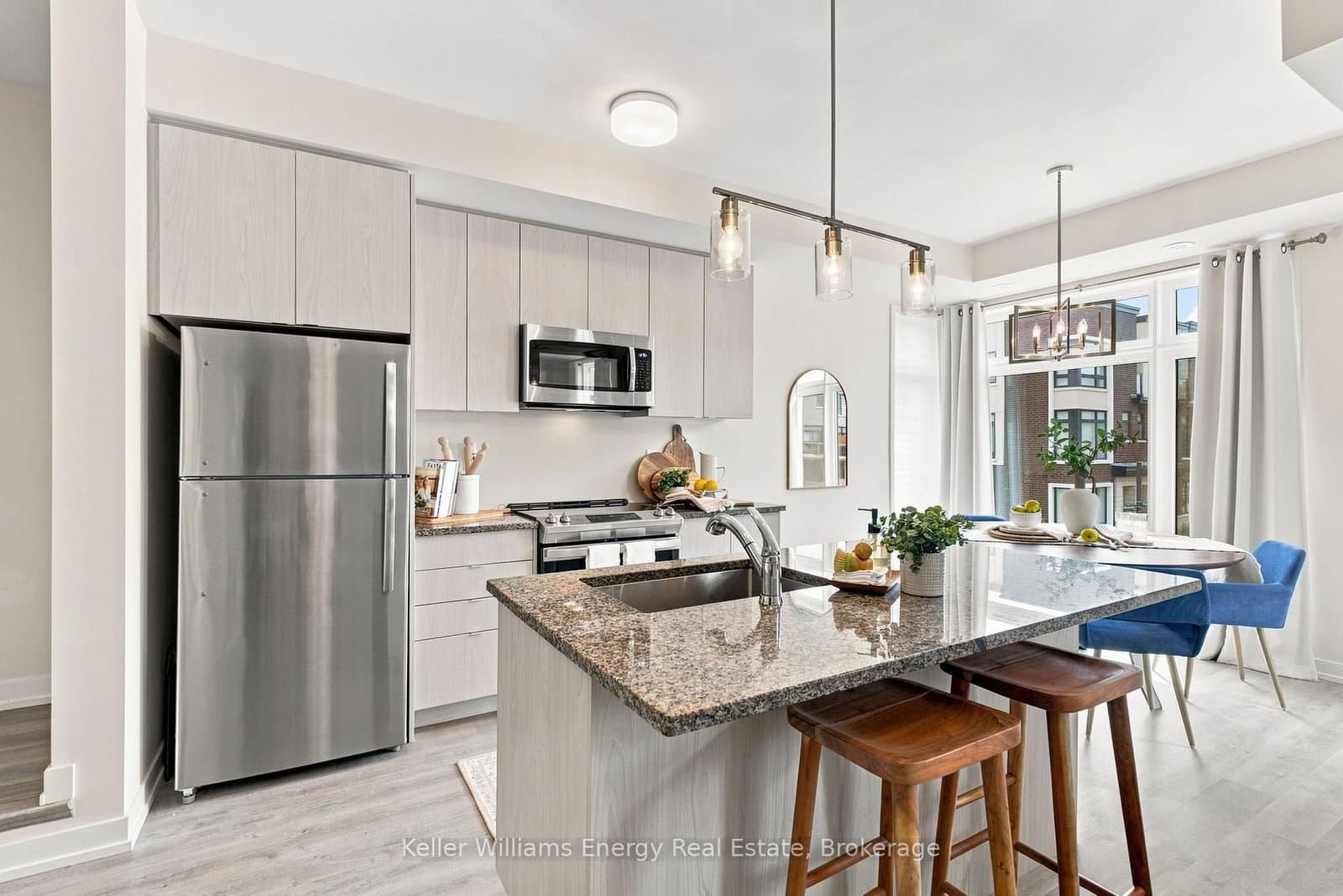 2550 Castlegate Crossing, Unit 204 thumbnail 3