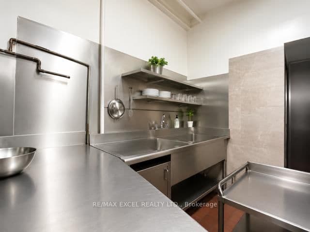 20 King Street E thumbnail 10