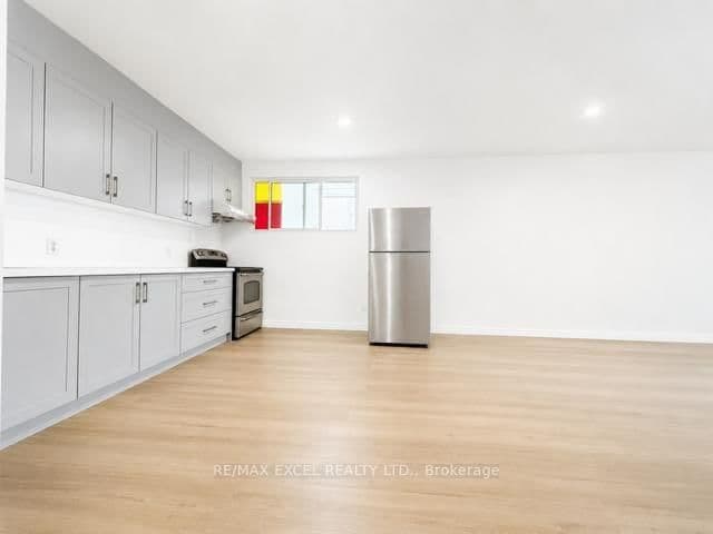 20 King Street E thumbnail 16