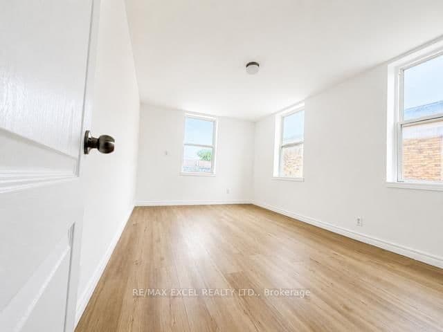 20 King Street E thumbnail 20