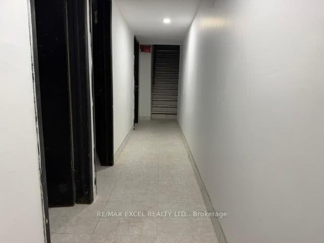 20 King Street E thumbnail 28