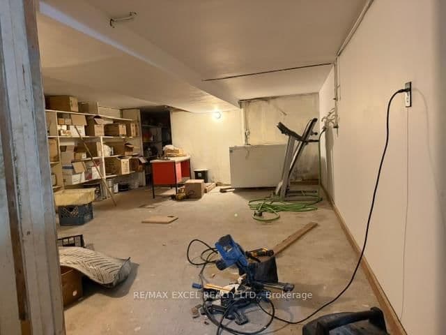 20 King Street E thumbnail 32