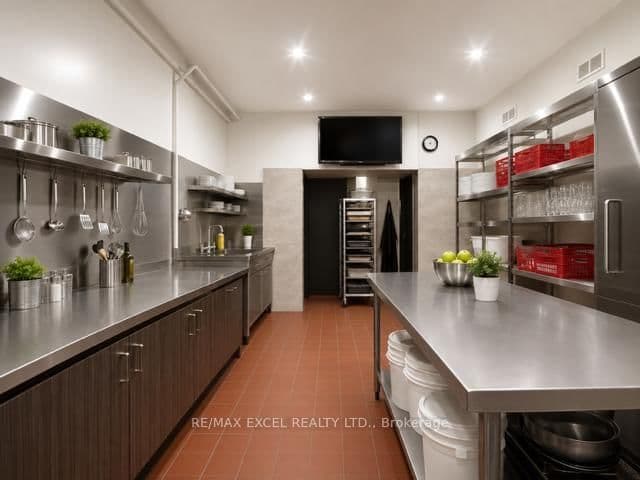 20 King Street E thumbnail 8