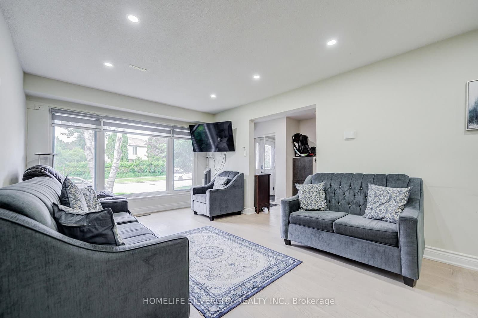 160 Purvis Crescent thumbnail 2