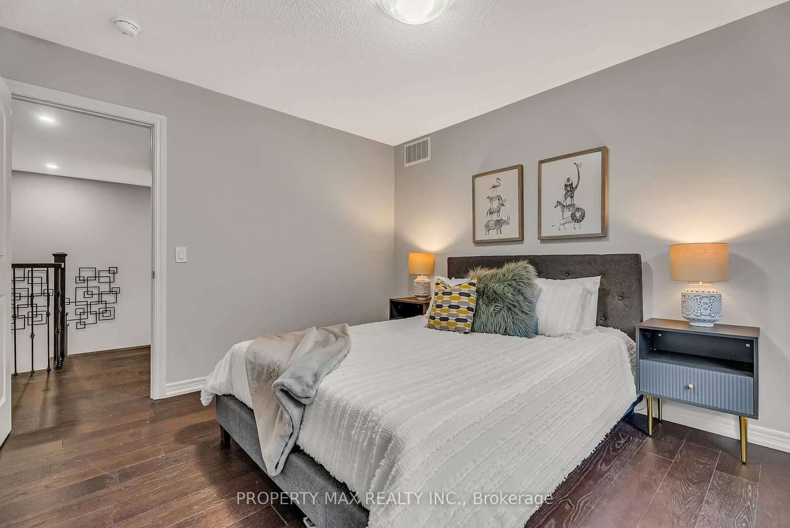 40 Britannia Avenue E thumbnail 44