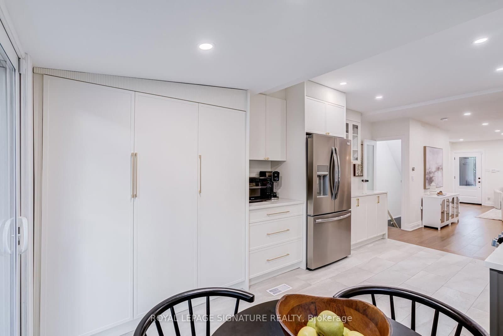 222 Queensdale Avenue thumbnail 17