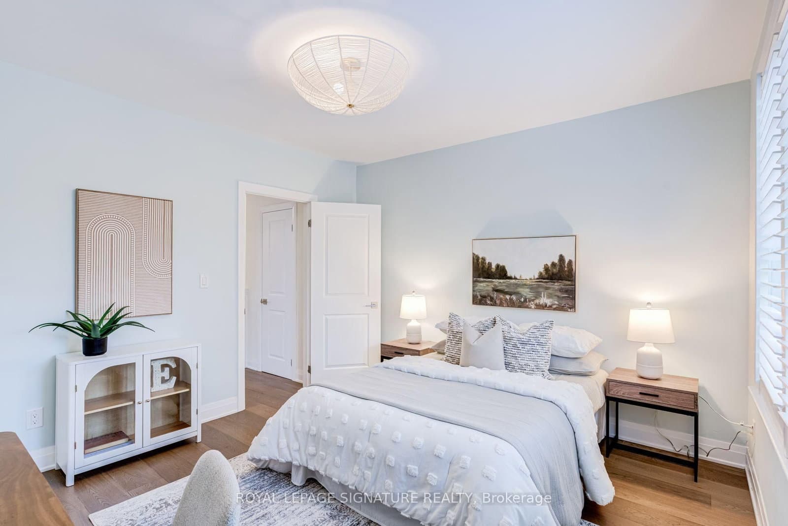 222 Queensdale Avenue thumbnail 24