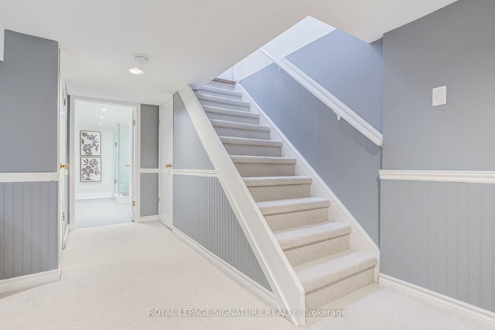 222 Queensdale Avenue thumbnail 31