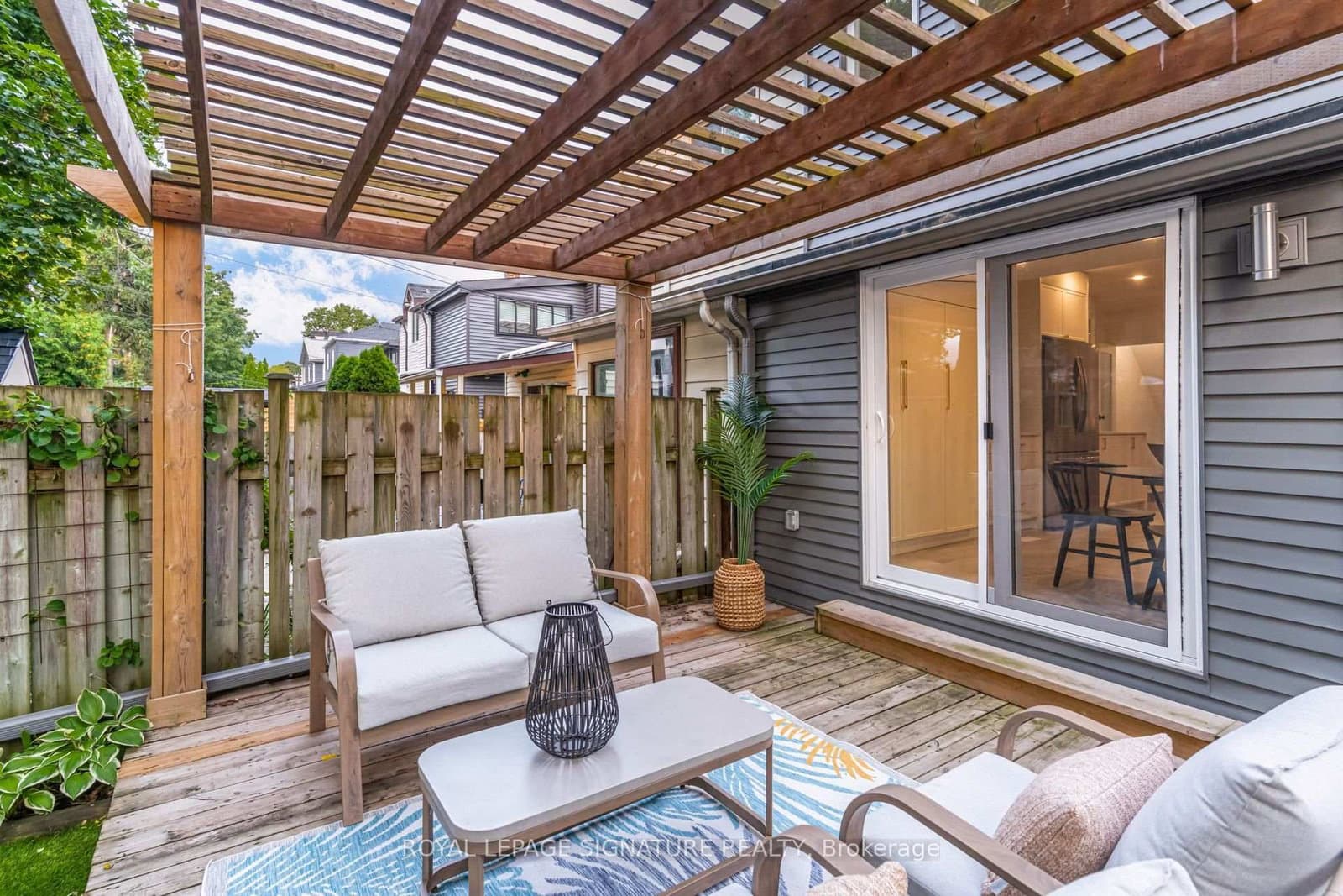 222 Queensdale Avenue thumbnail 40