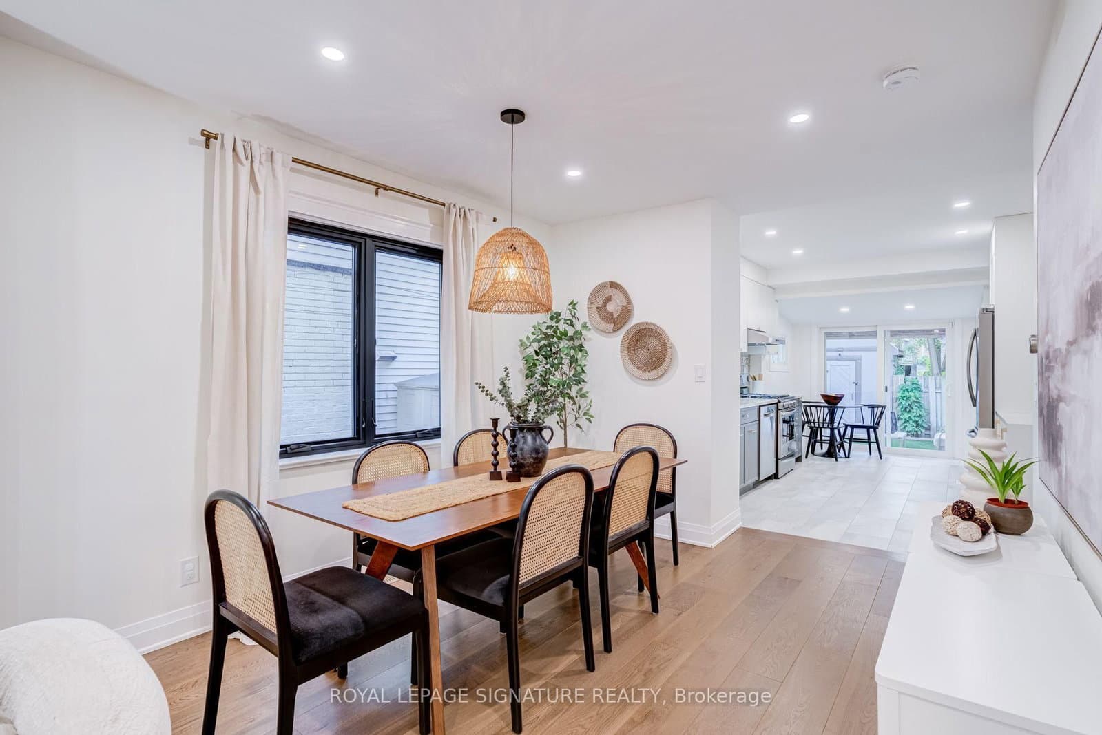 222 Queensdale Avenue thumbnail 9