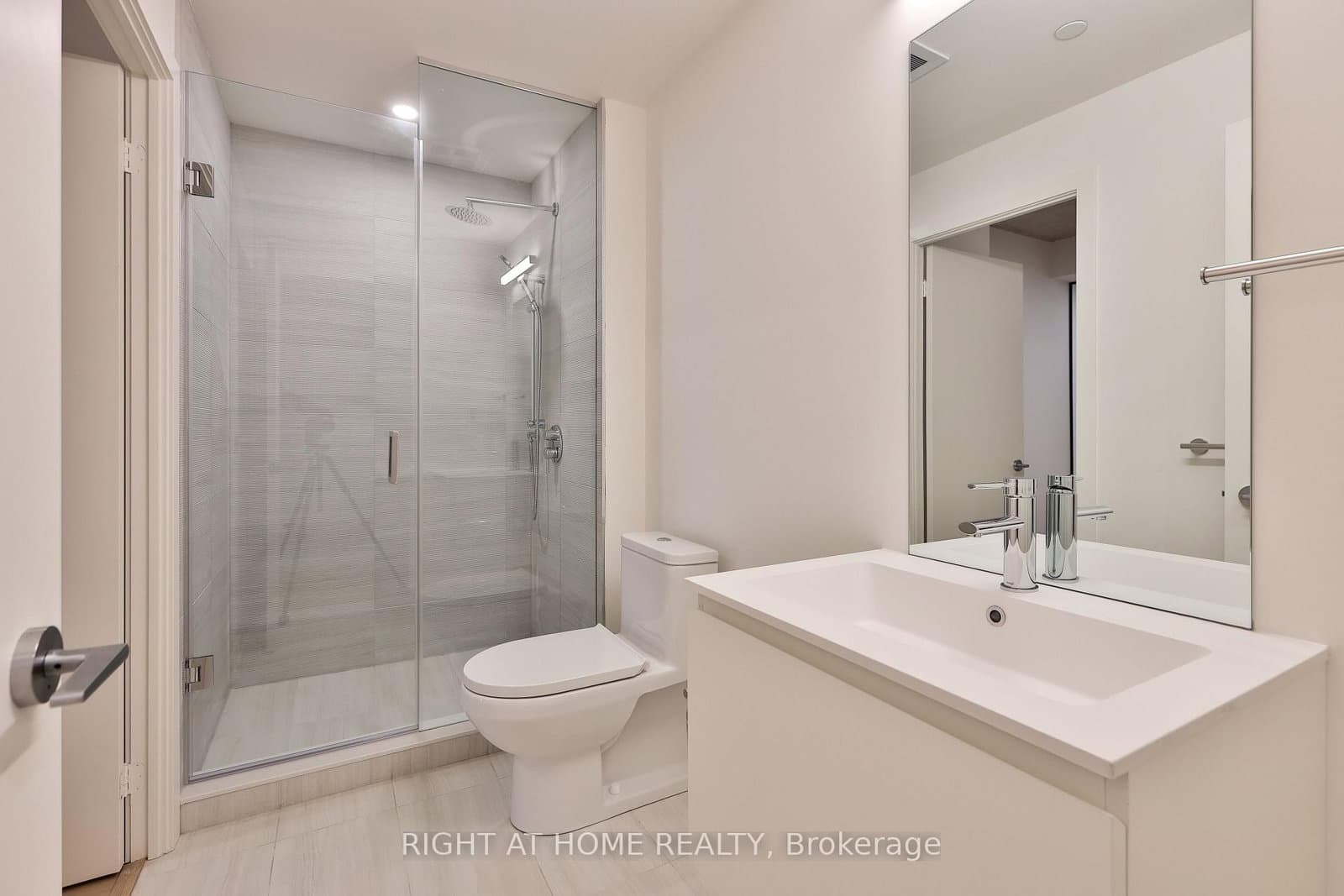 761 Queen Street E, Unit 203 thumbnail 11