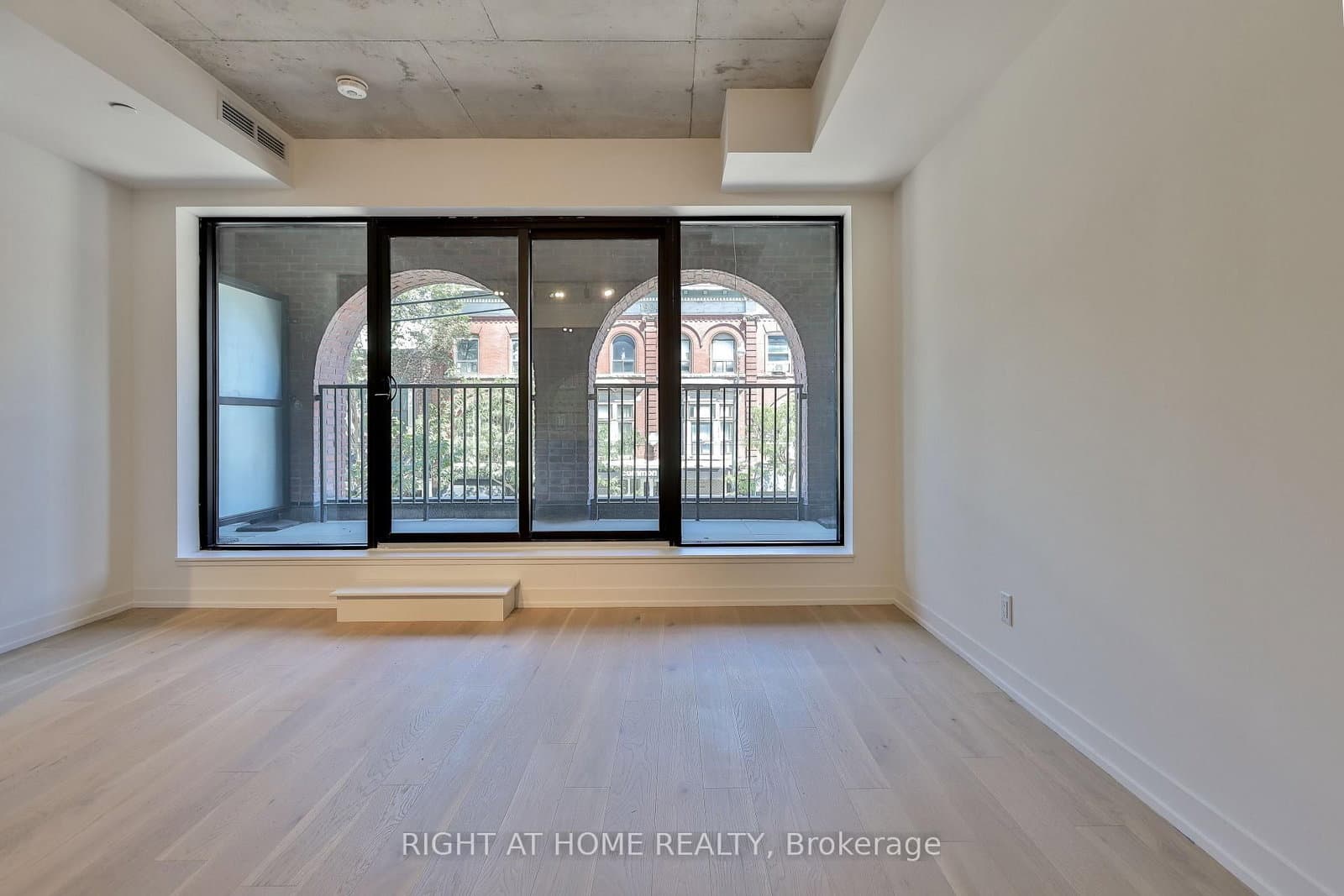 761 Queen Street E, Unit 203 thumbnail 3