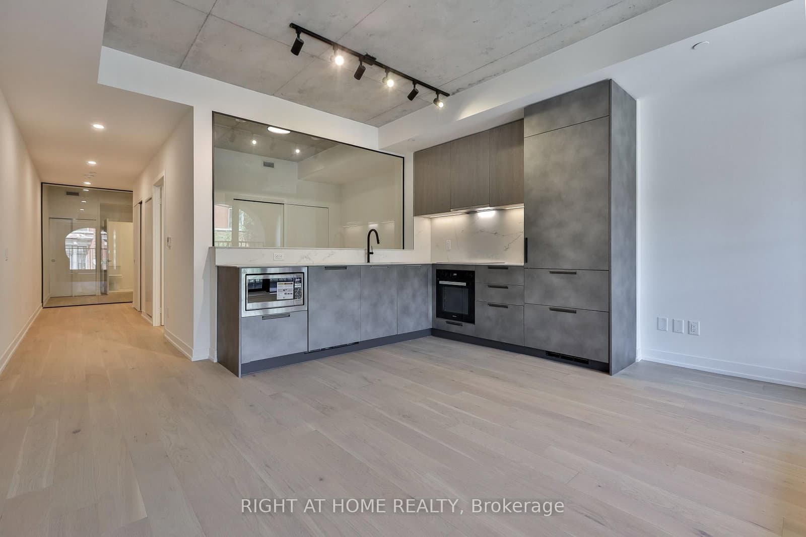 761 Queen Street E, Unit 203 thumbnail 5
