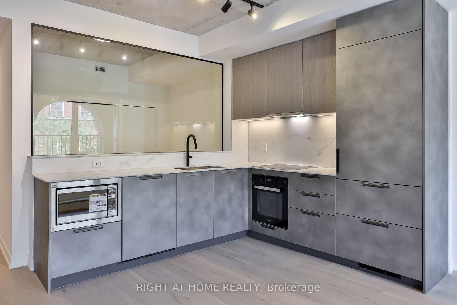 761 Queen Street E, Unit 203 thumbnail 6