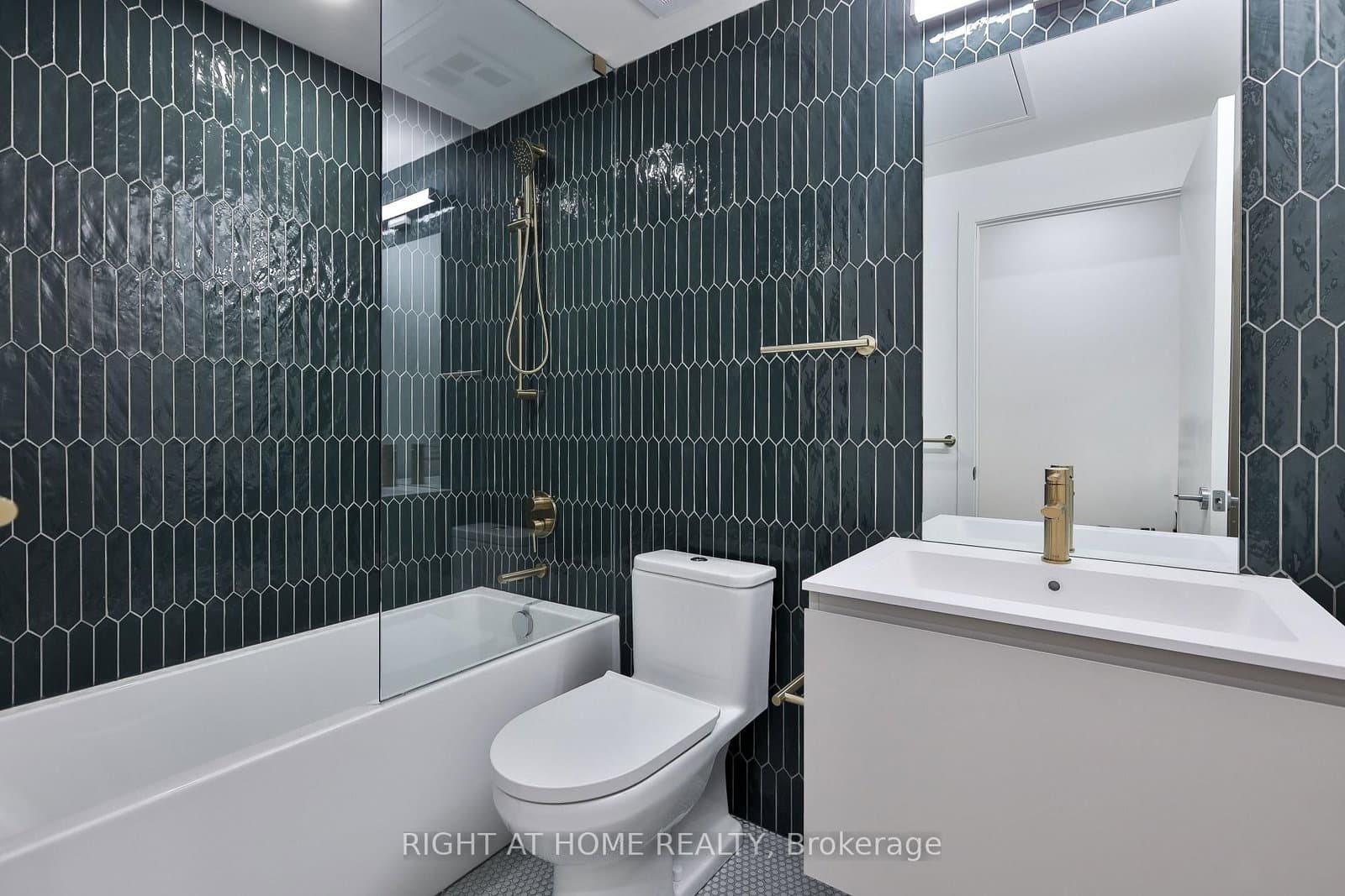 761 Queen Street E, Unit 203 thumbnail 7