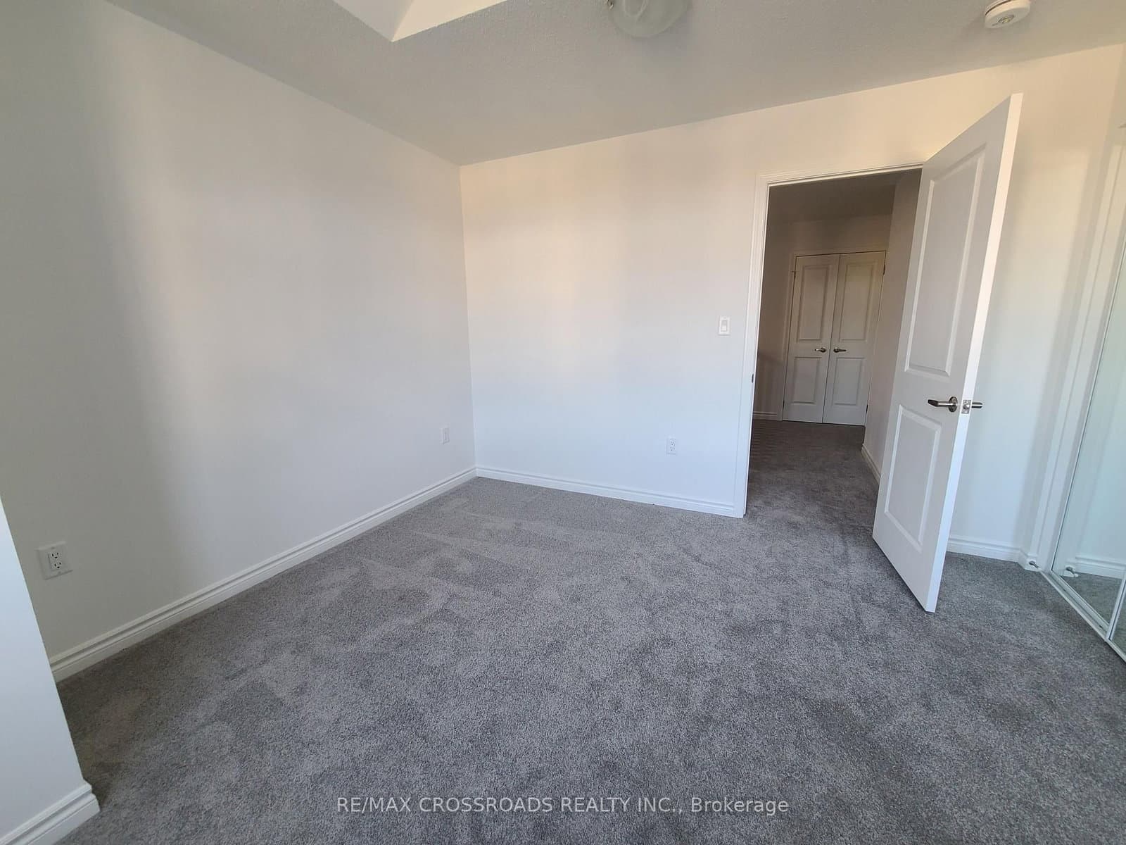 2916 Scotch Pine Lane thumbnail 16