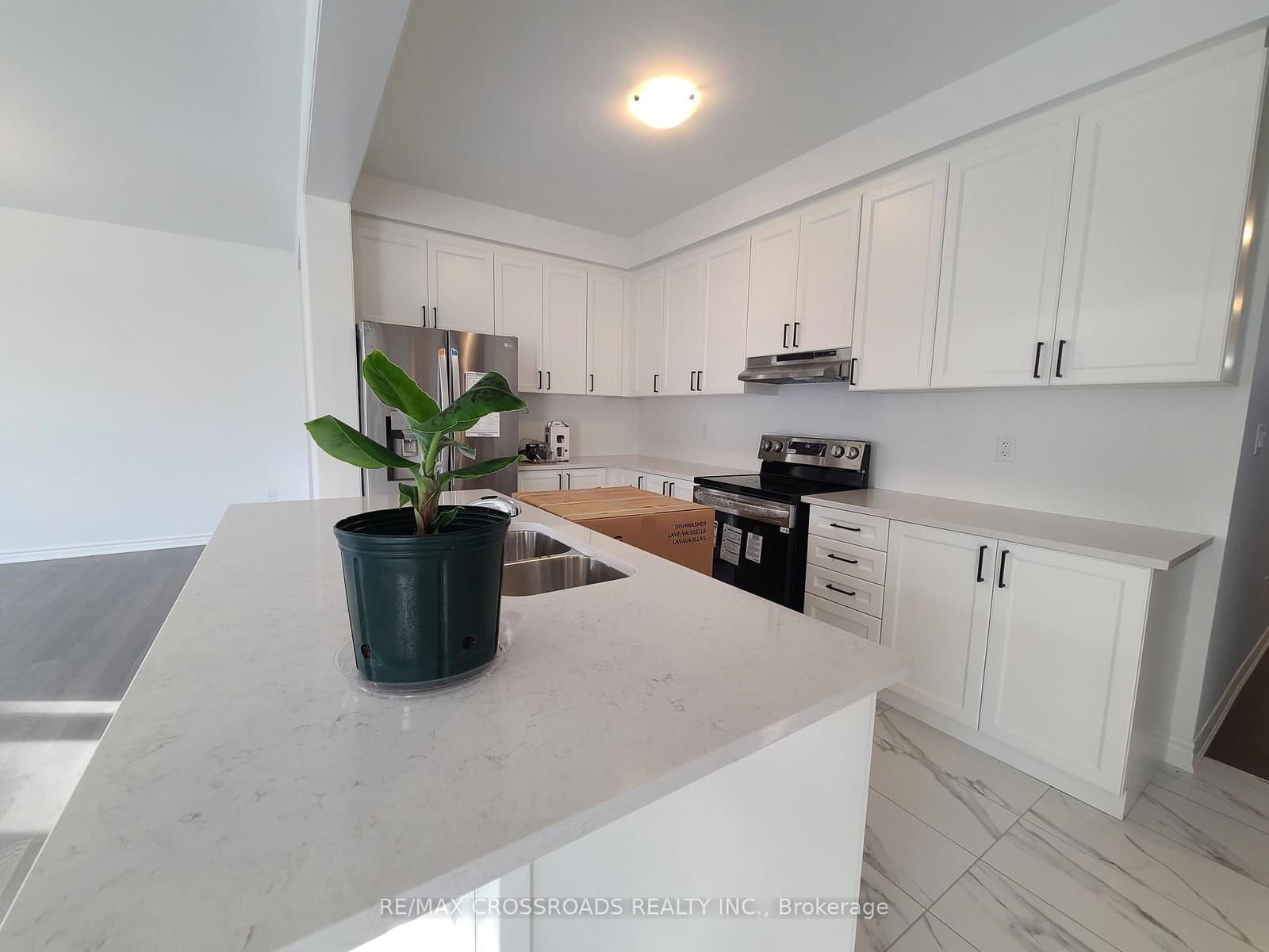 2916 Scotch Pine Lane thumbnail 2