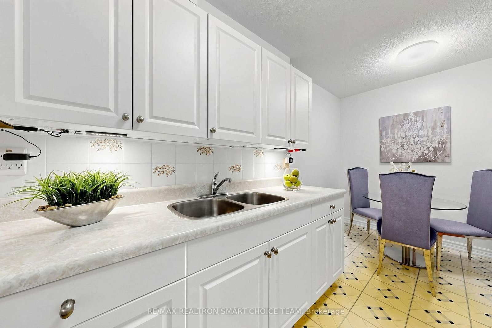 1250 Bridletowne Circle, Unit 907 thumbnail 16