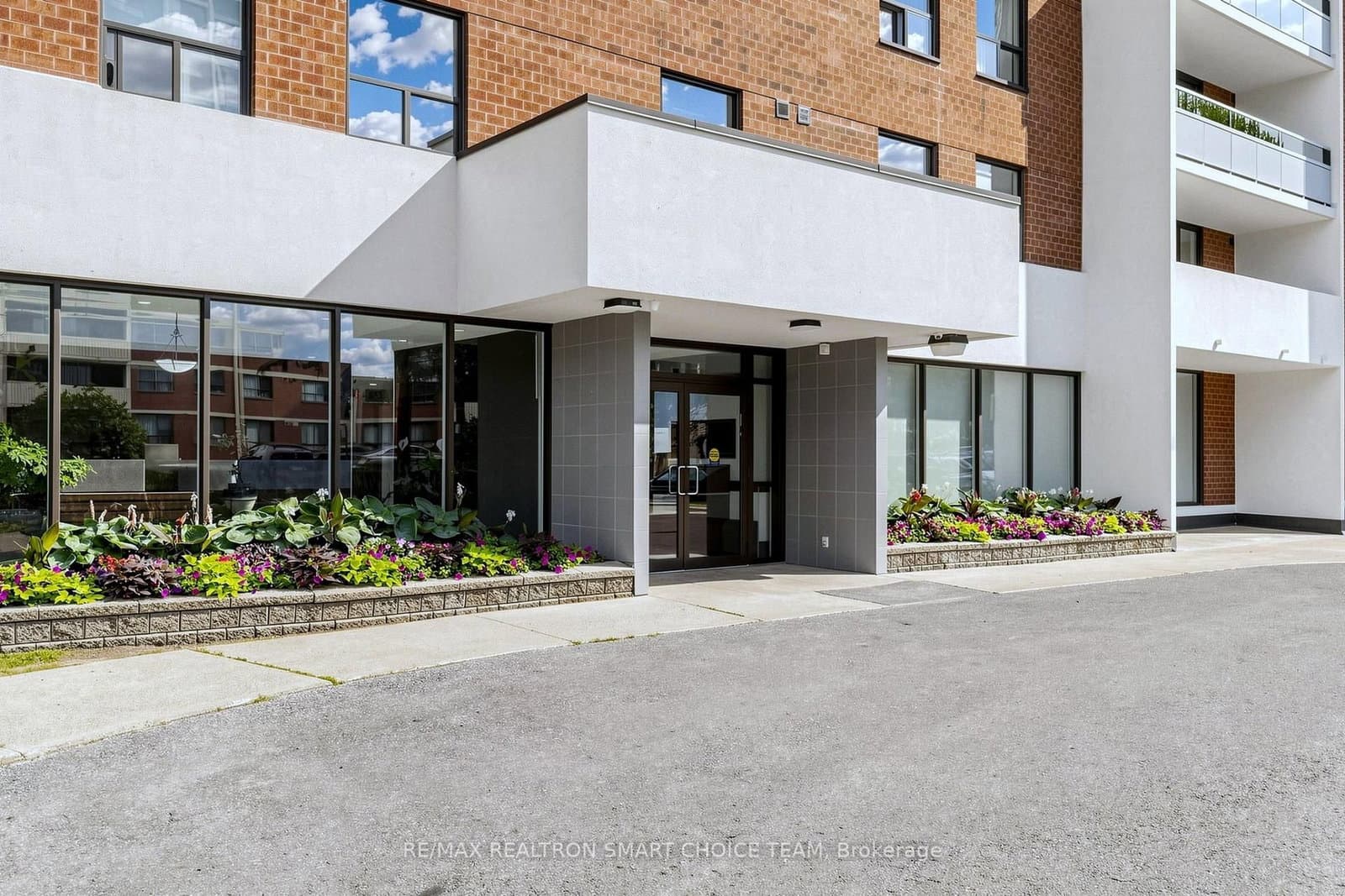 1250 Bridletowne Circle, Unit 907 thumbnail 3
