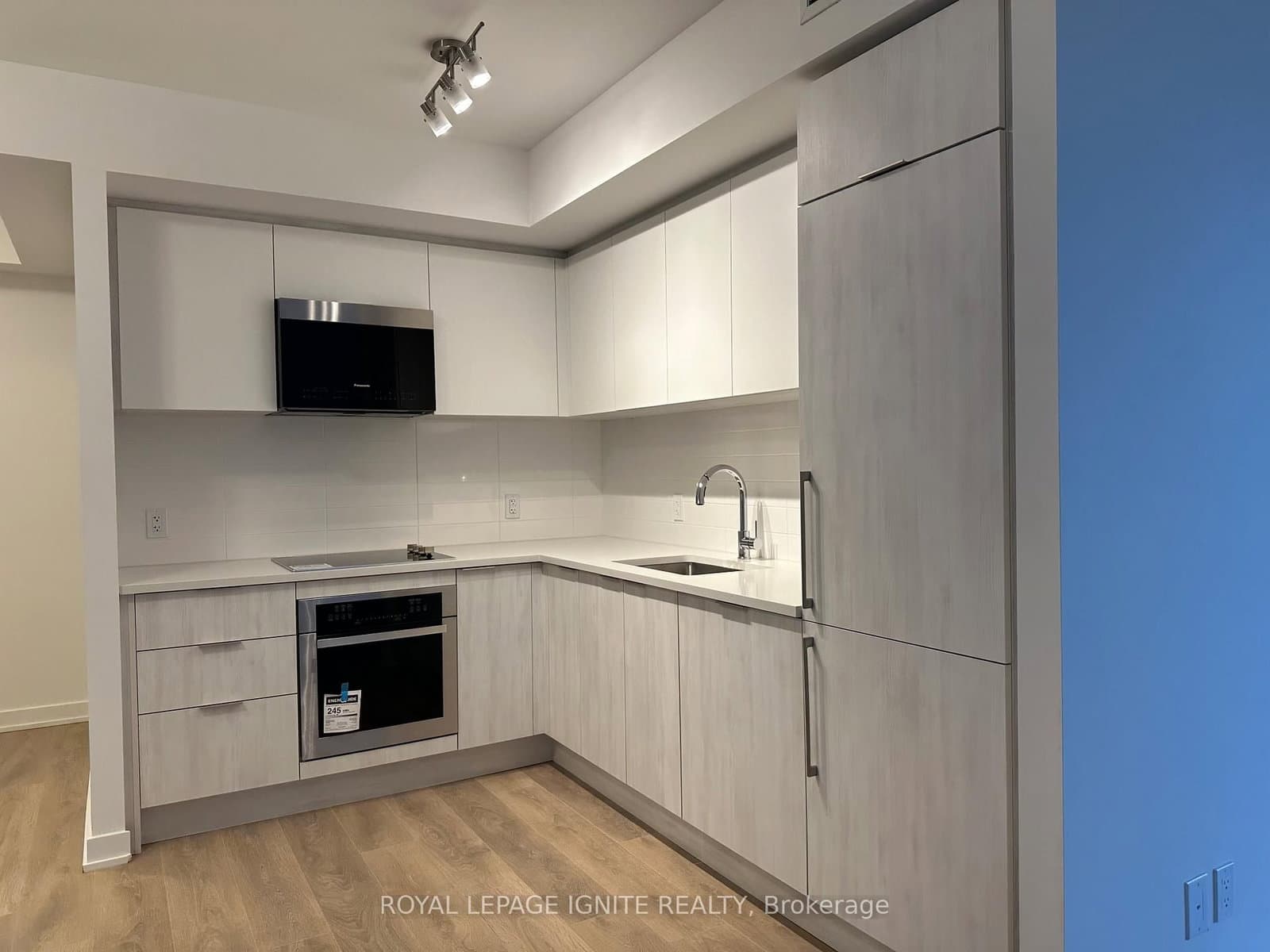 2033 Kennedy Road, Unit 3002 thumbnail 2