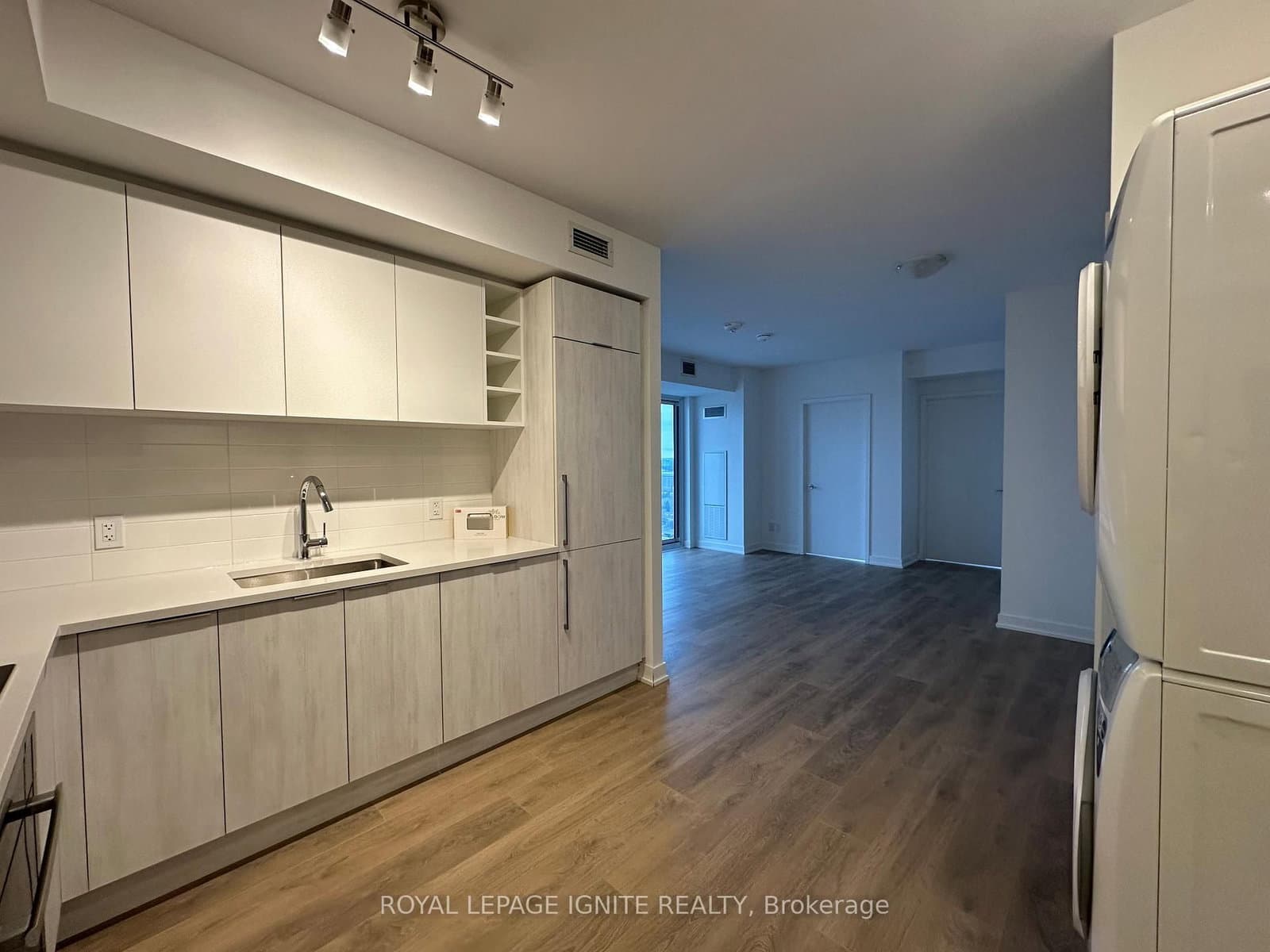 2033 Kennedy Road, Unit 3002 thumbnail 4