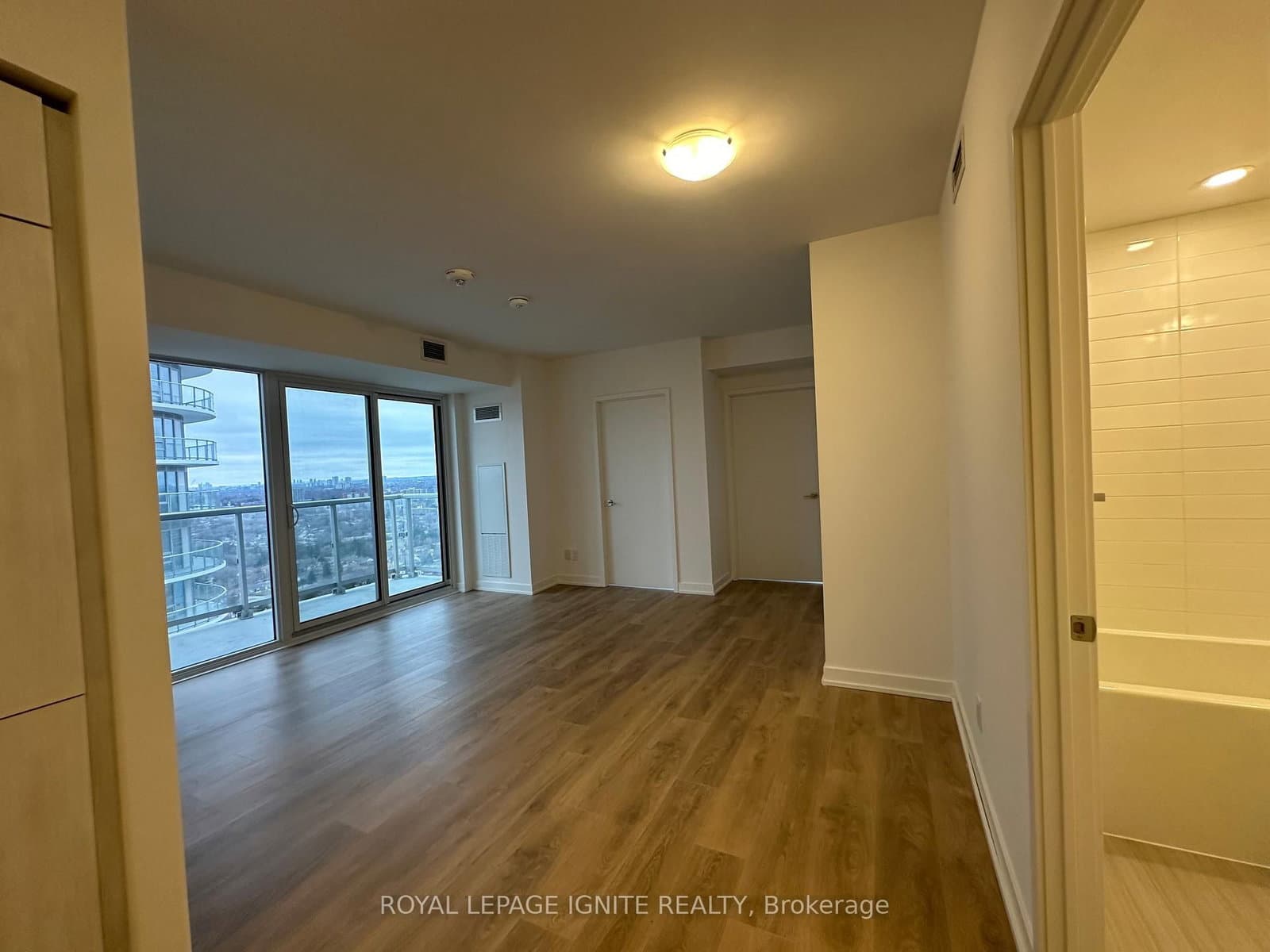 2033 Kennedy Road, Unit 3002 thumbnail 5