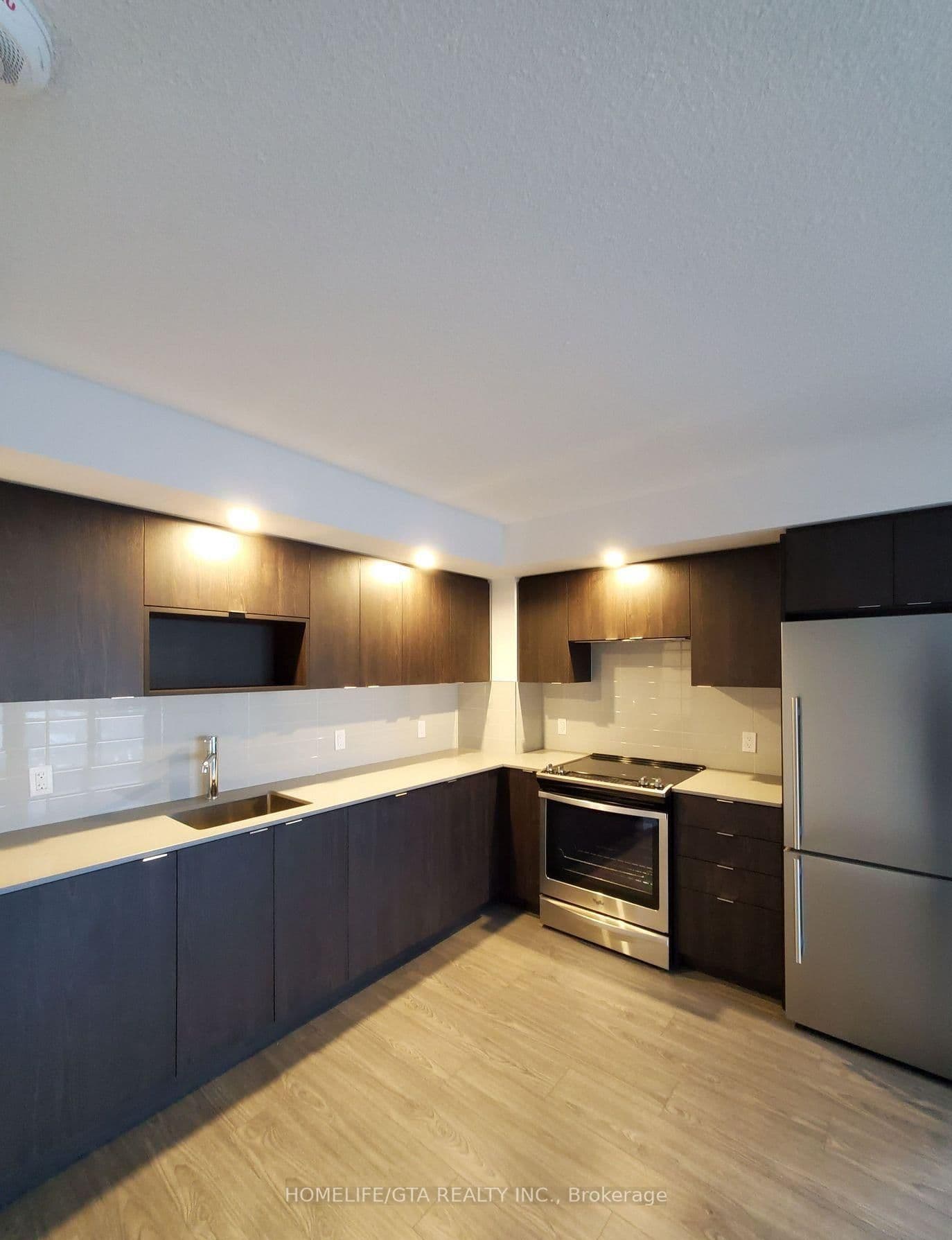 225 Village Green Square, Unit 1107 thumbnail 3