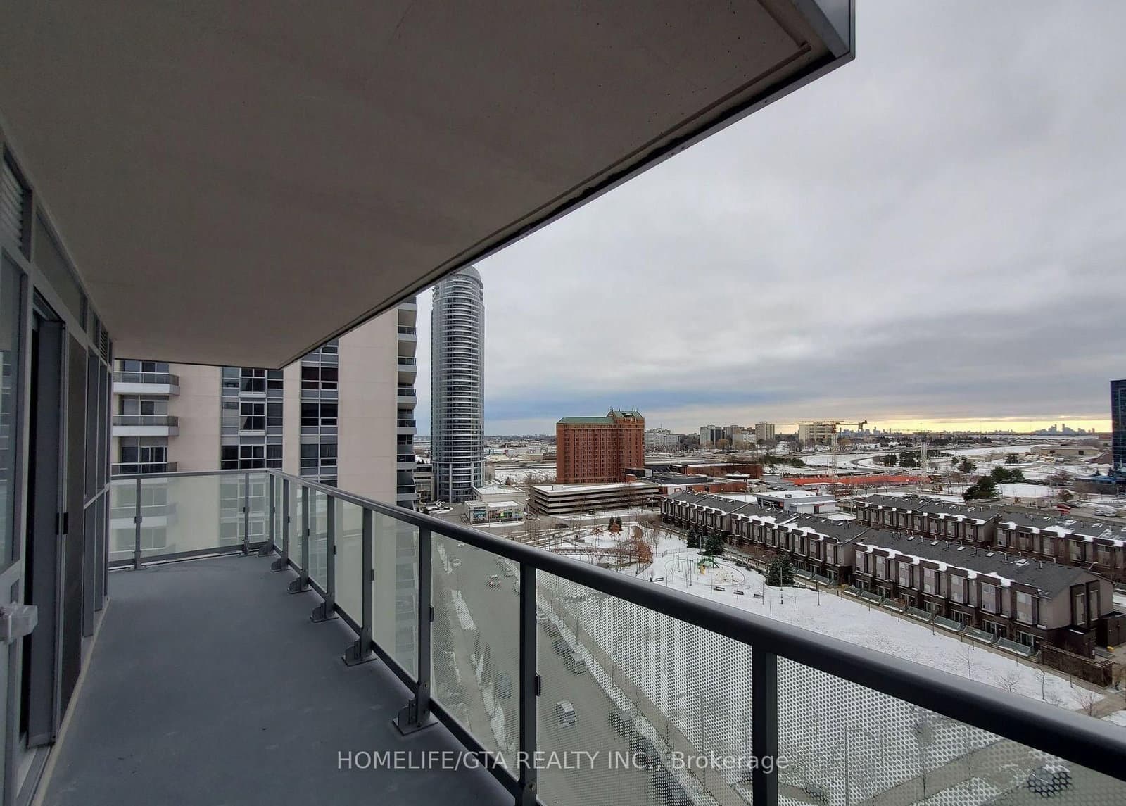 225 Village Green Square, Unit 1107 thumbnail 8