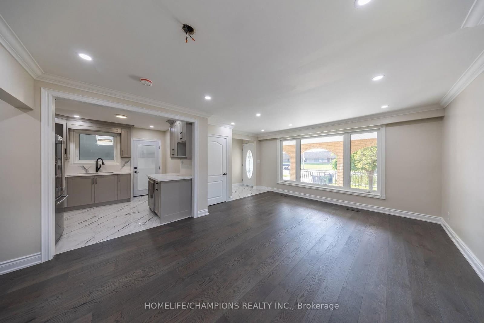 1083 Birchmount Road thumbnail 2